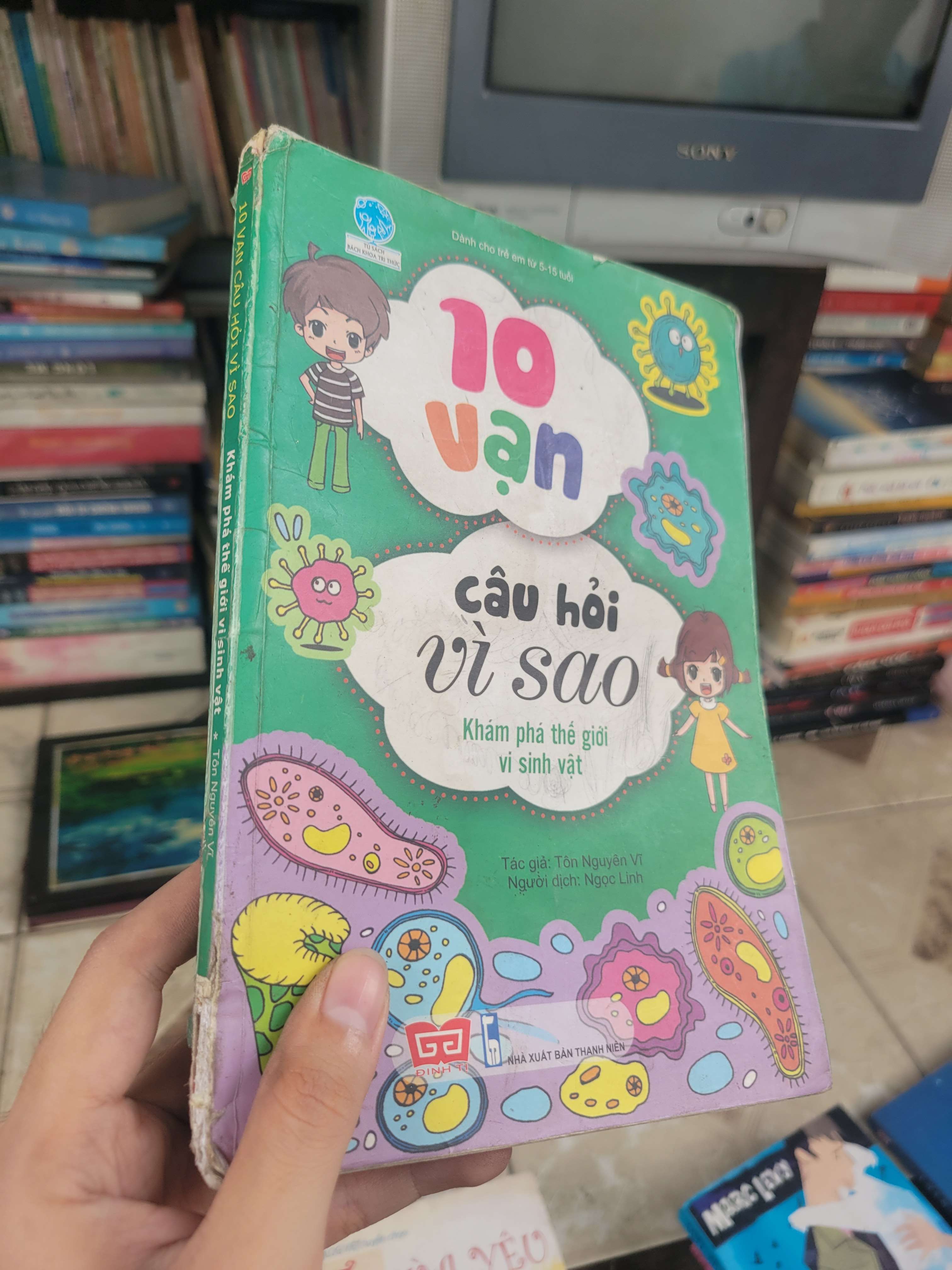 10 vạn câu hỏi vì sao Khám phá thế giới vi sinh vật - Tôn Nguyên Vĩ mới 60% bẩn bìa, ố, có vệt nước, bị ẩm, tróc gáy (Truyện tranh ) BGB