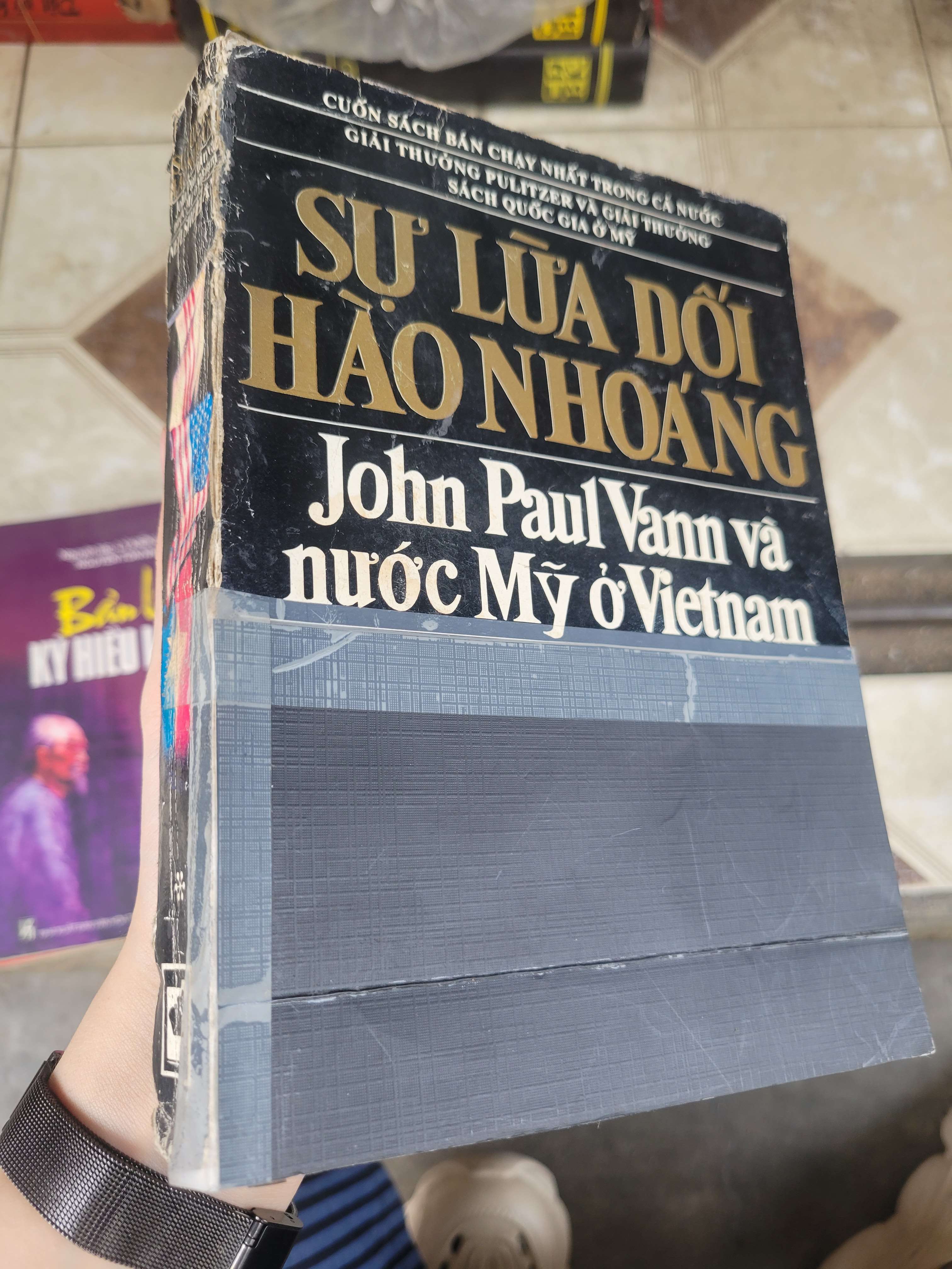 Sự lừa dối hào nhoáng - John Paul Vann và nước Mỹ ở Vietnam 1995 mới 80% ố, bẩn bìa (Sách chính trị - pháp lý) BGB