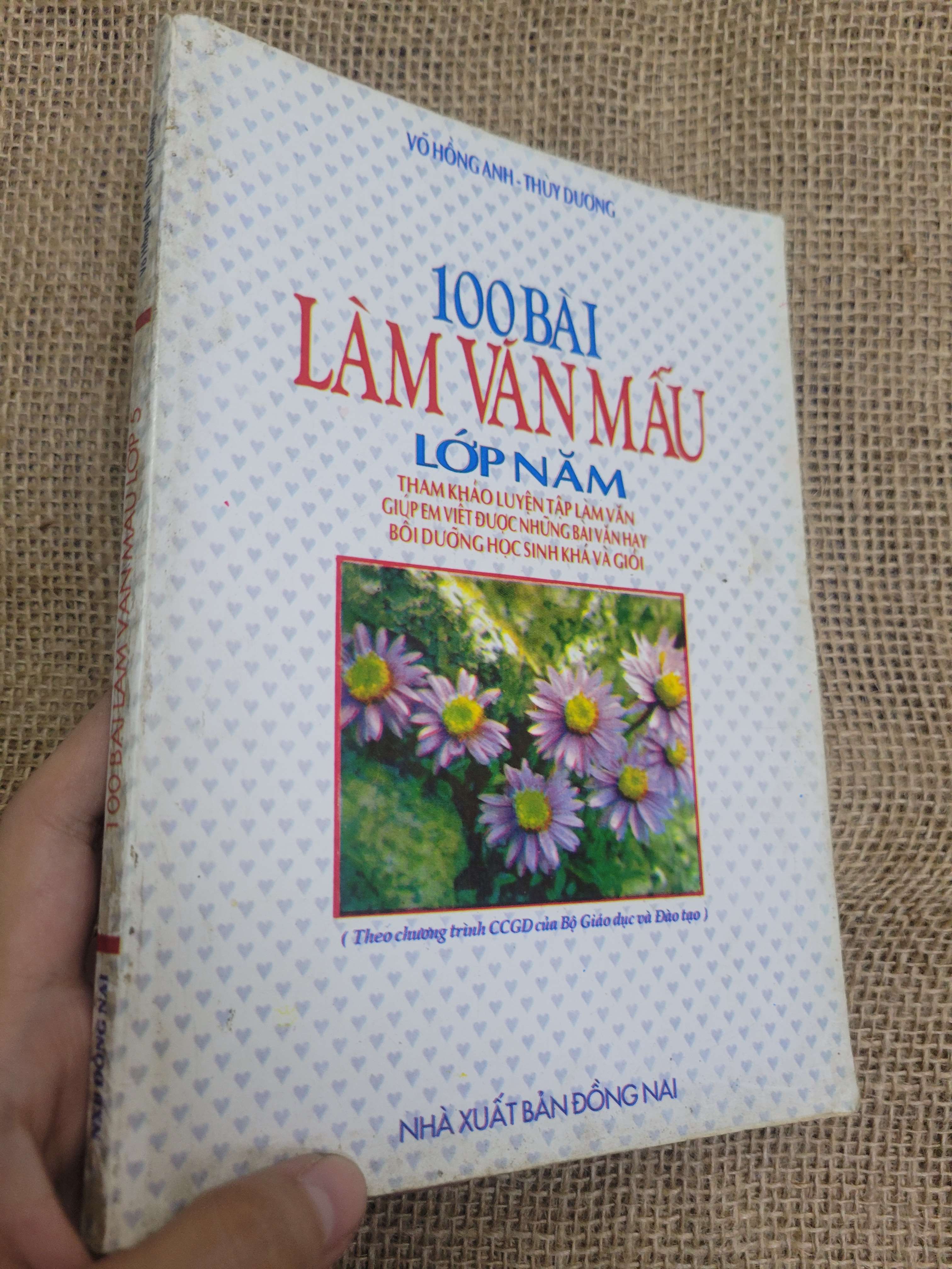 100 bài làm văn mẫu lớp năm - Võ Hồng Anh, Thùy Dương 1998 mới 80% bẩn bìa, ố (Tham khảo - luyện thi) HLSC