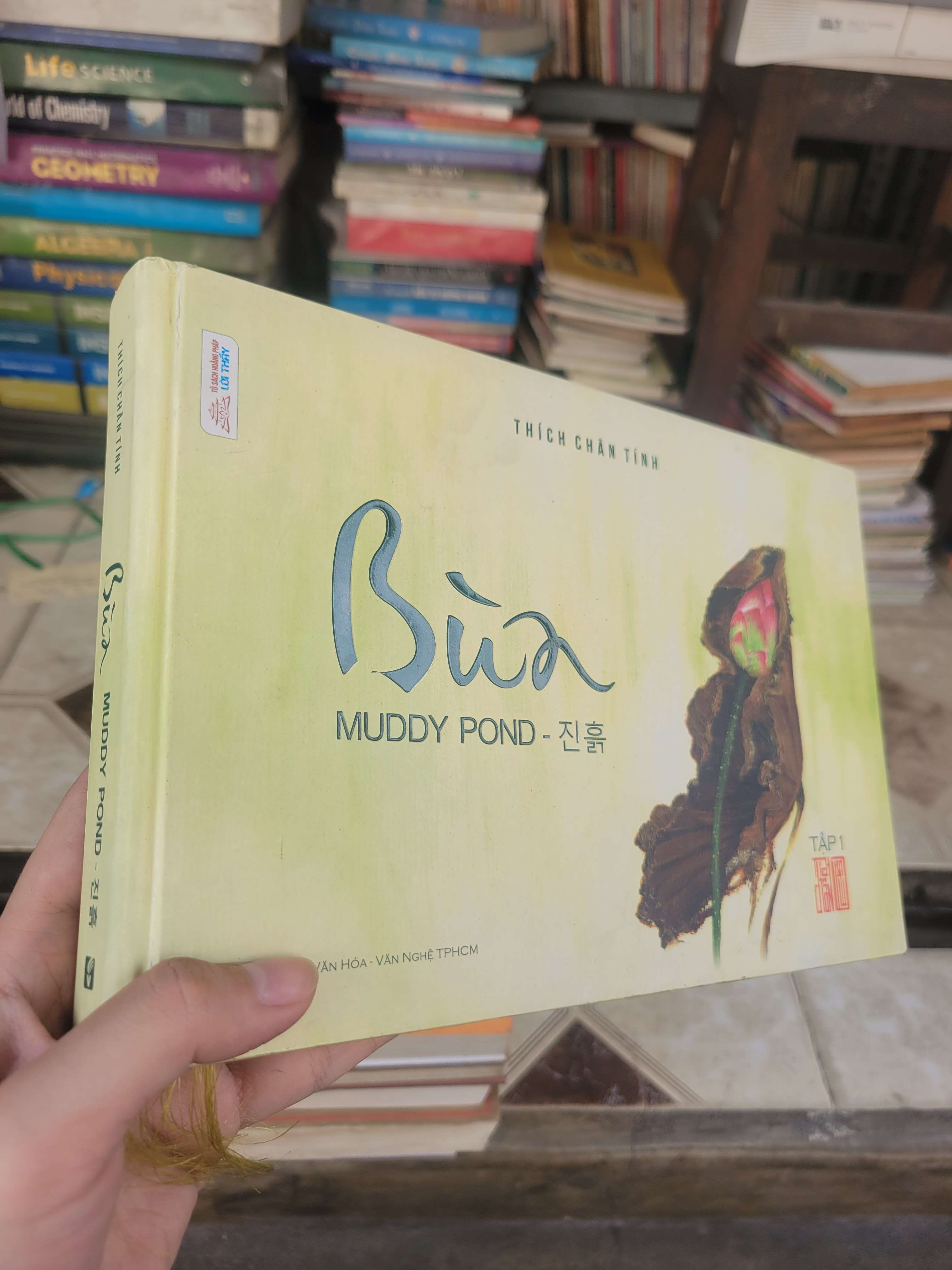 Bùa - Muddy Pond - Thích Chân Tính bìa cứng, sách màu 2019 mới 80% bẩn bìa, ố (Sách tôn giáo - tâm linh) BGB
