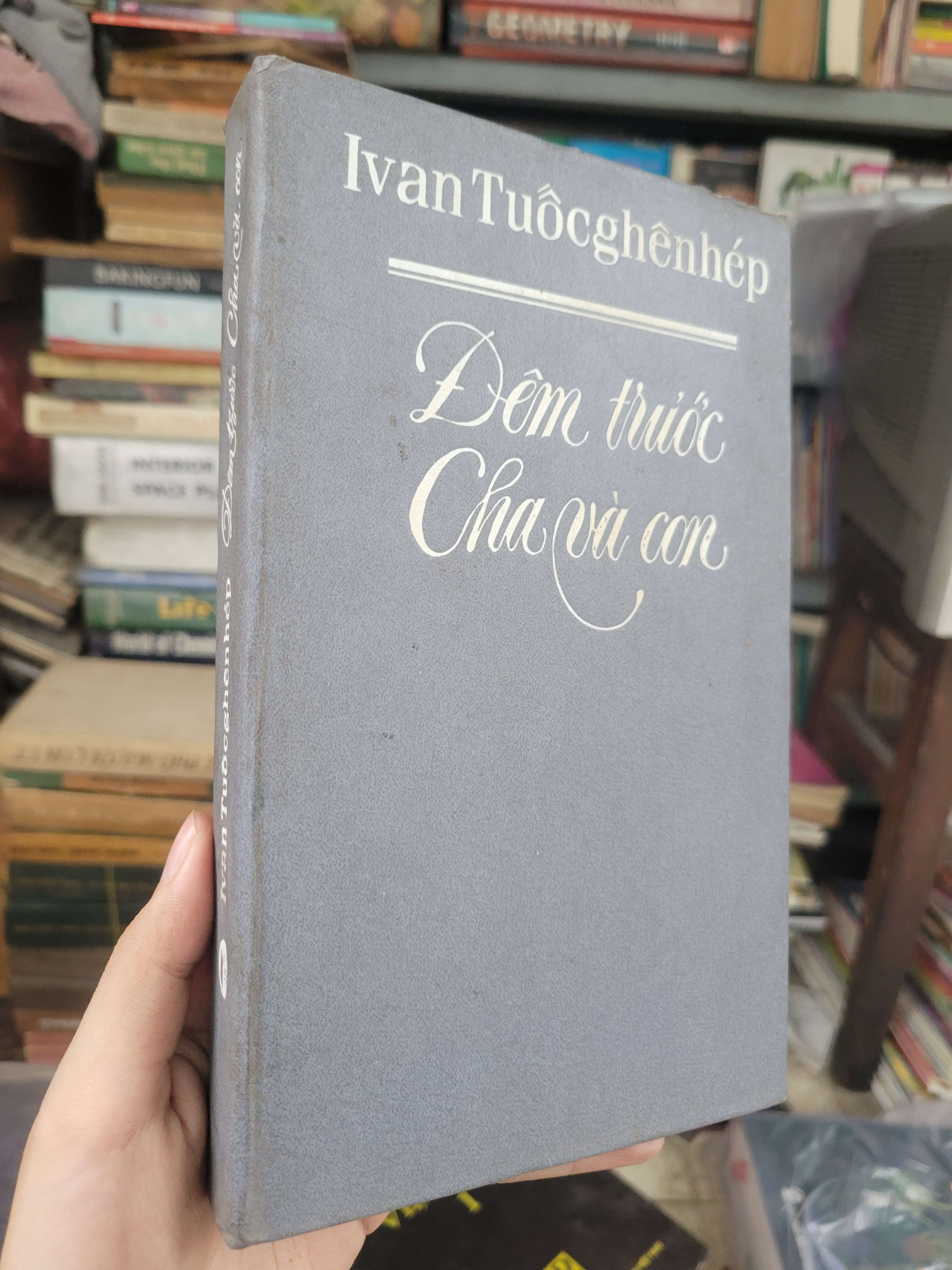 Đêm trước cha và con - Ivan Tuocgenhep bìa cứng 1988 mới 70% bẩn bìa, ố, có mộc (Sách văn học) BGB