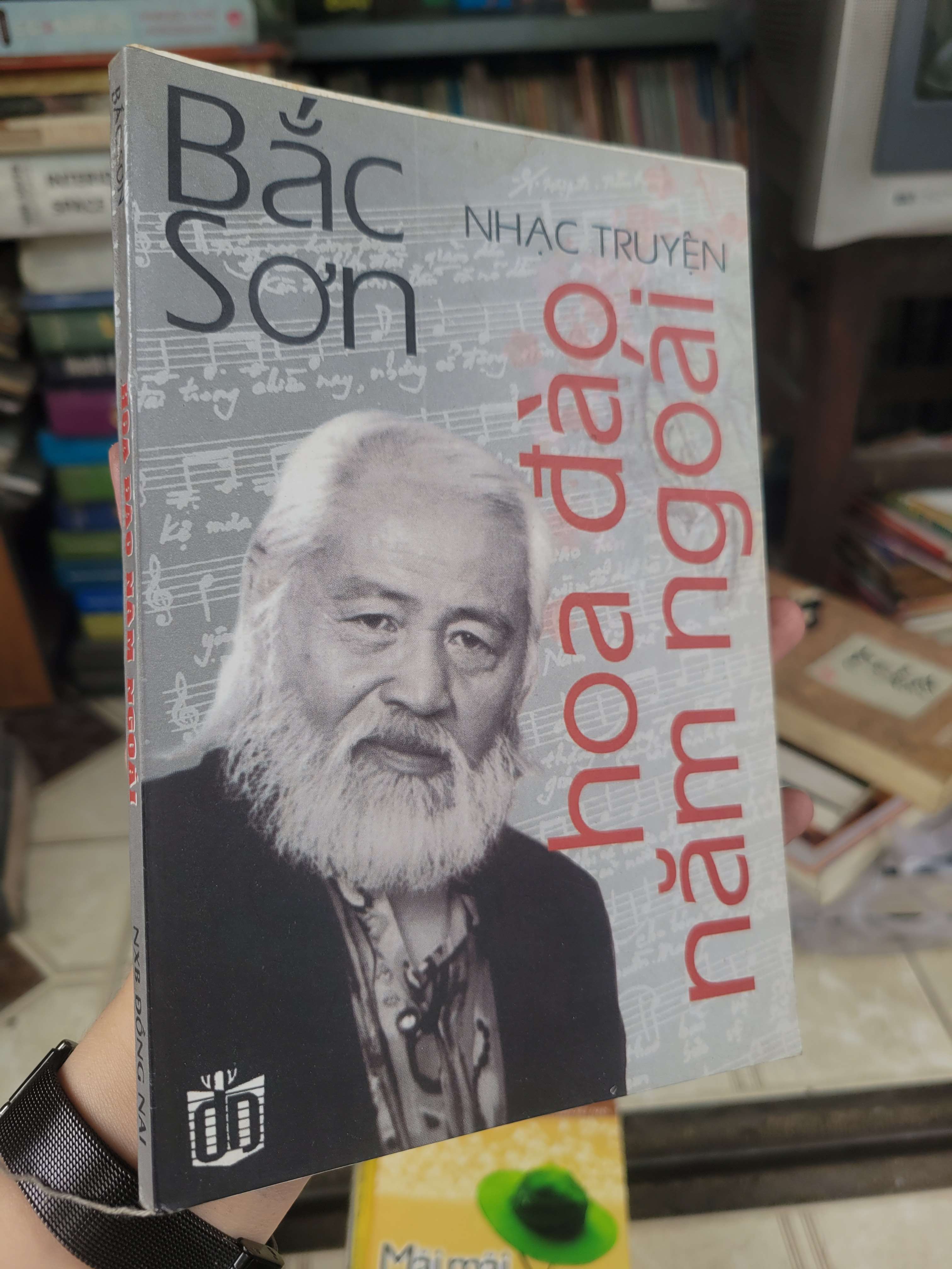 Hoa đào năm ngoái - Bắc Sơn 200 mới 80% ố, bẩn bìa (Sách văn học) BGB