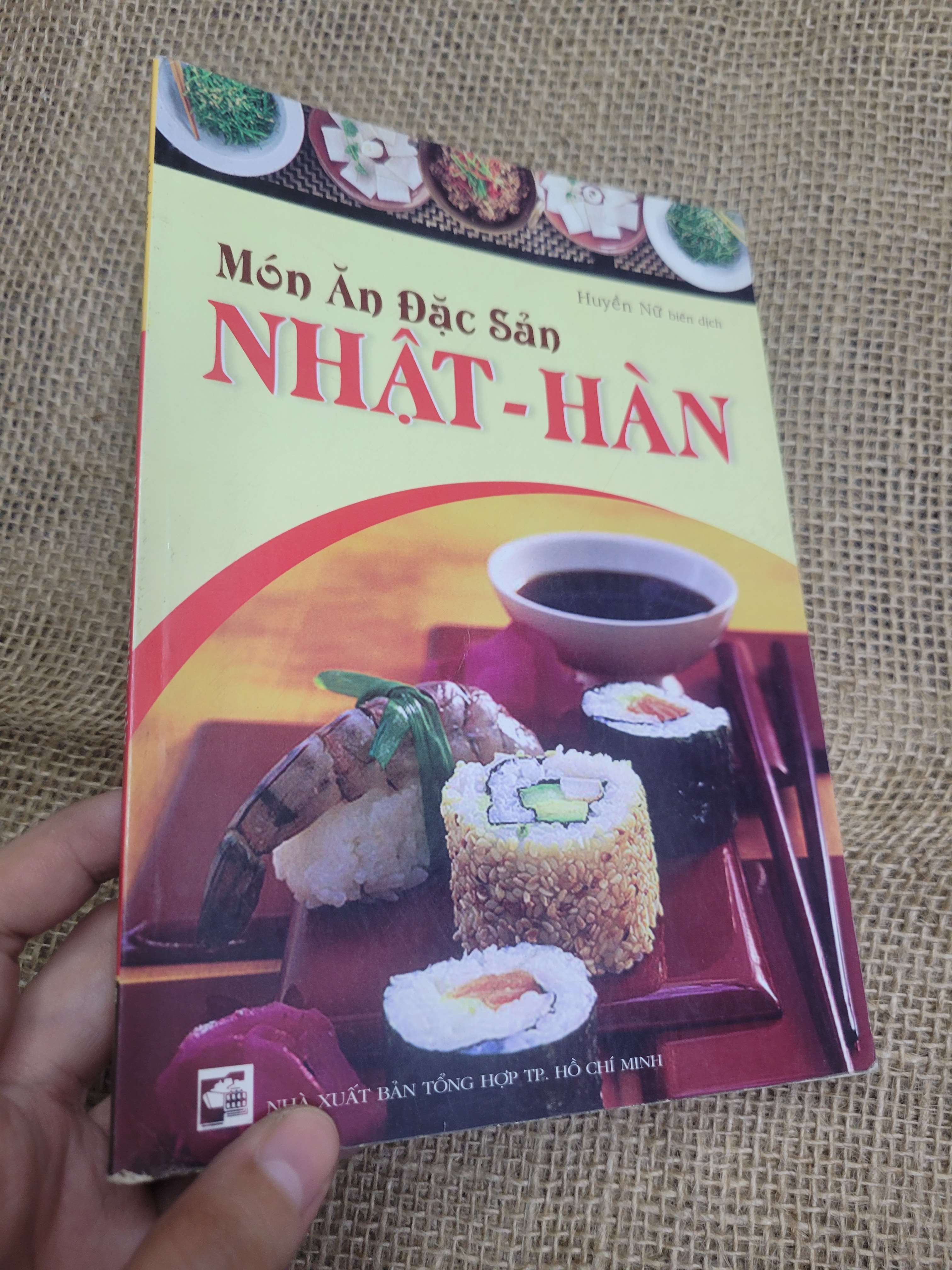 Món ăn đặc sản Nhật - Hàn - Huyền Nữ sách màu 2008 mới 80% bẩn bìa, ố (Sách kiến thức tổng hợp) HLSC
