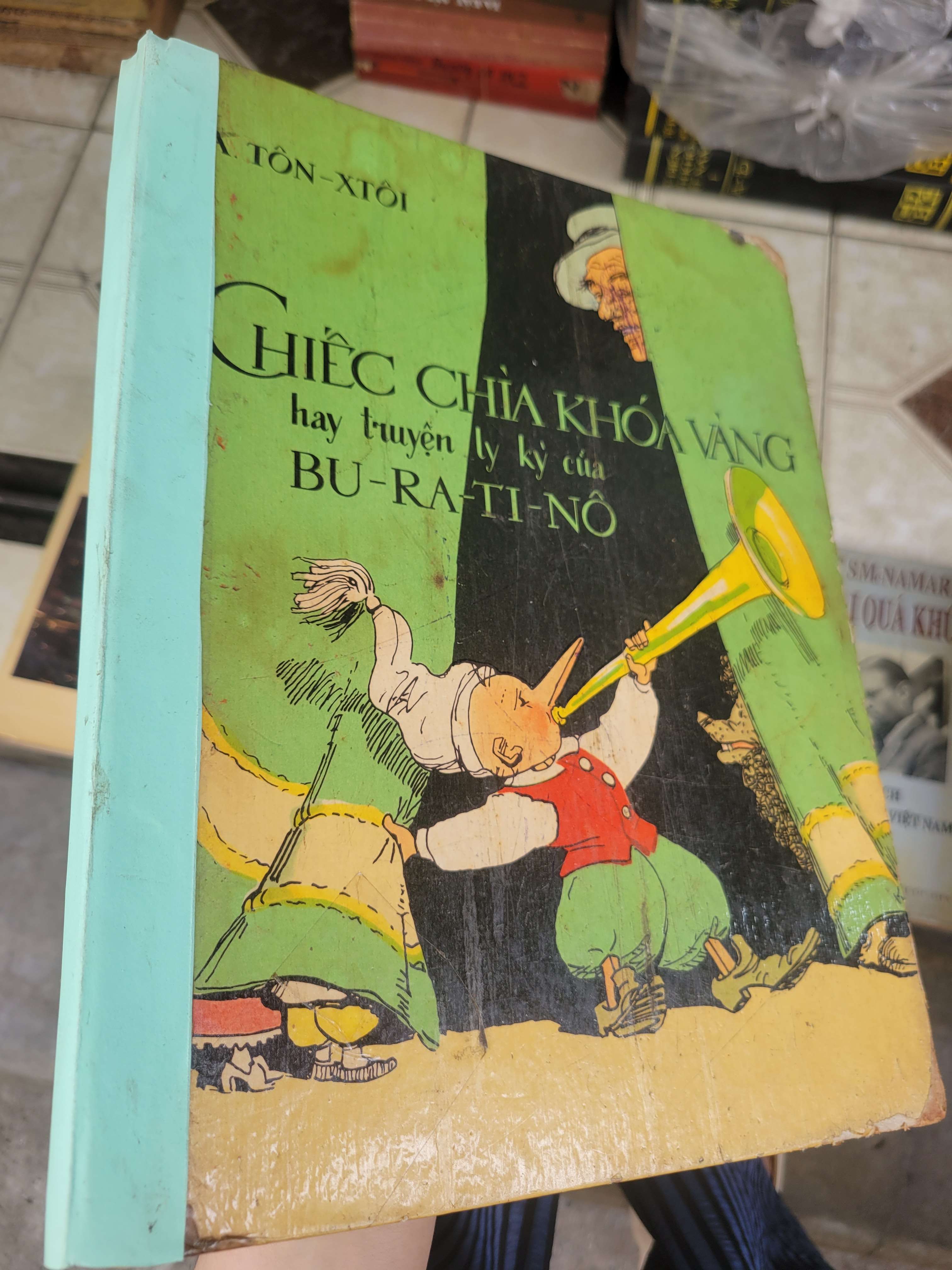 Chiếc chìa khóa vàng hay truyện ly kỳ của Bu-ra-ti-no - A. Ton.Xtoi bìa cứng, sách màu mới 60% bẩn bìa, ố, rách trang, tróc bìa (Sách văn học) BGB