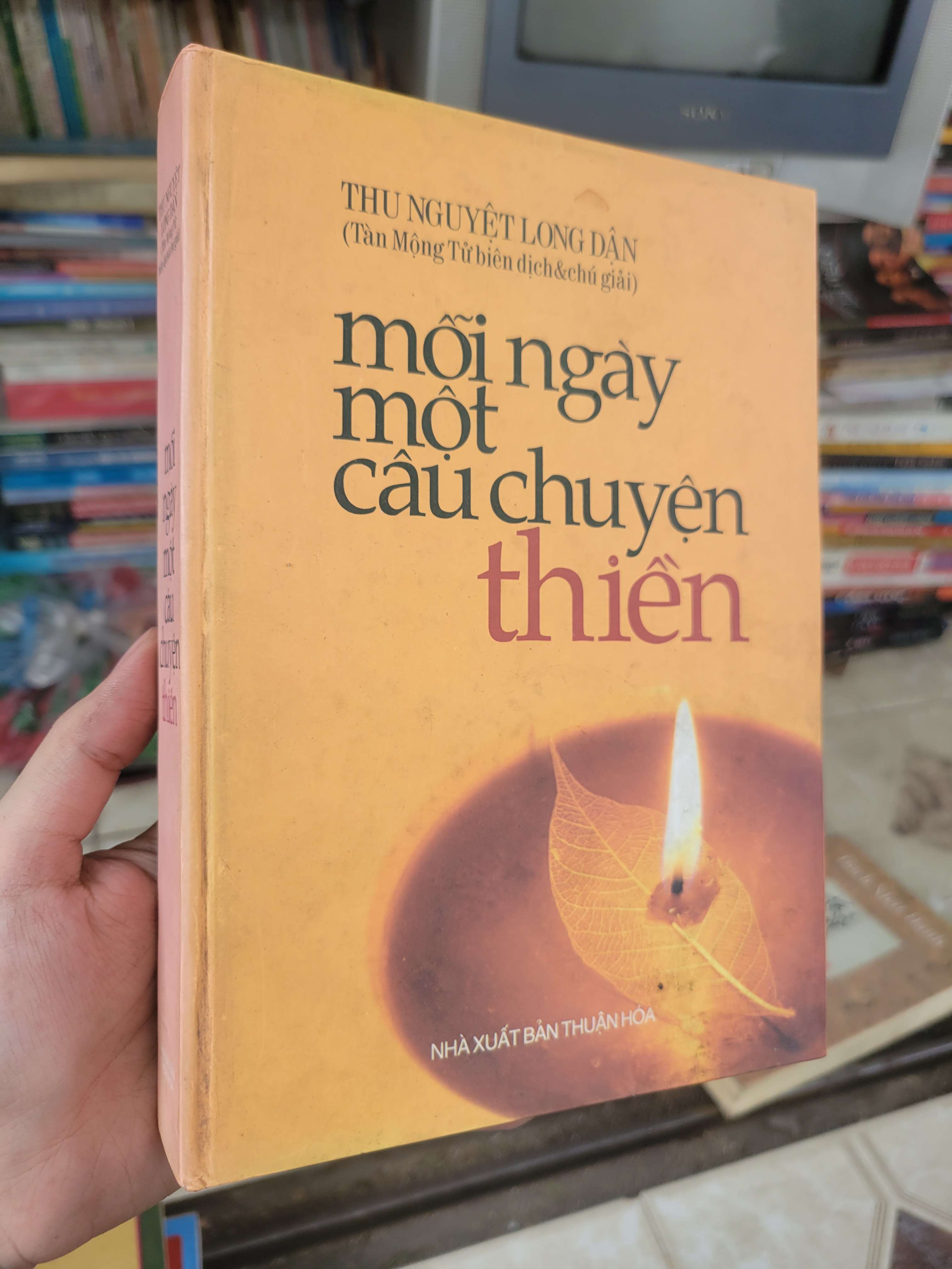 Mỗi ngày một câu chuyện thiền - Thu Nguyệt Long Dân bìa cứng 2003 mới 80% ố, bẩn bìa (Sách tôn giáo - tâm linh) BGB