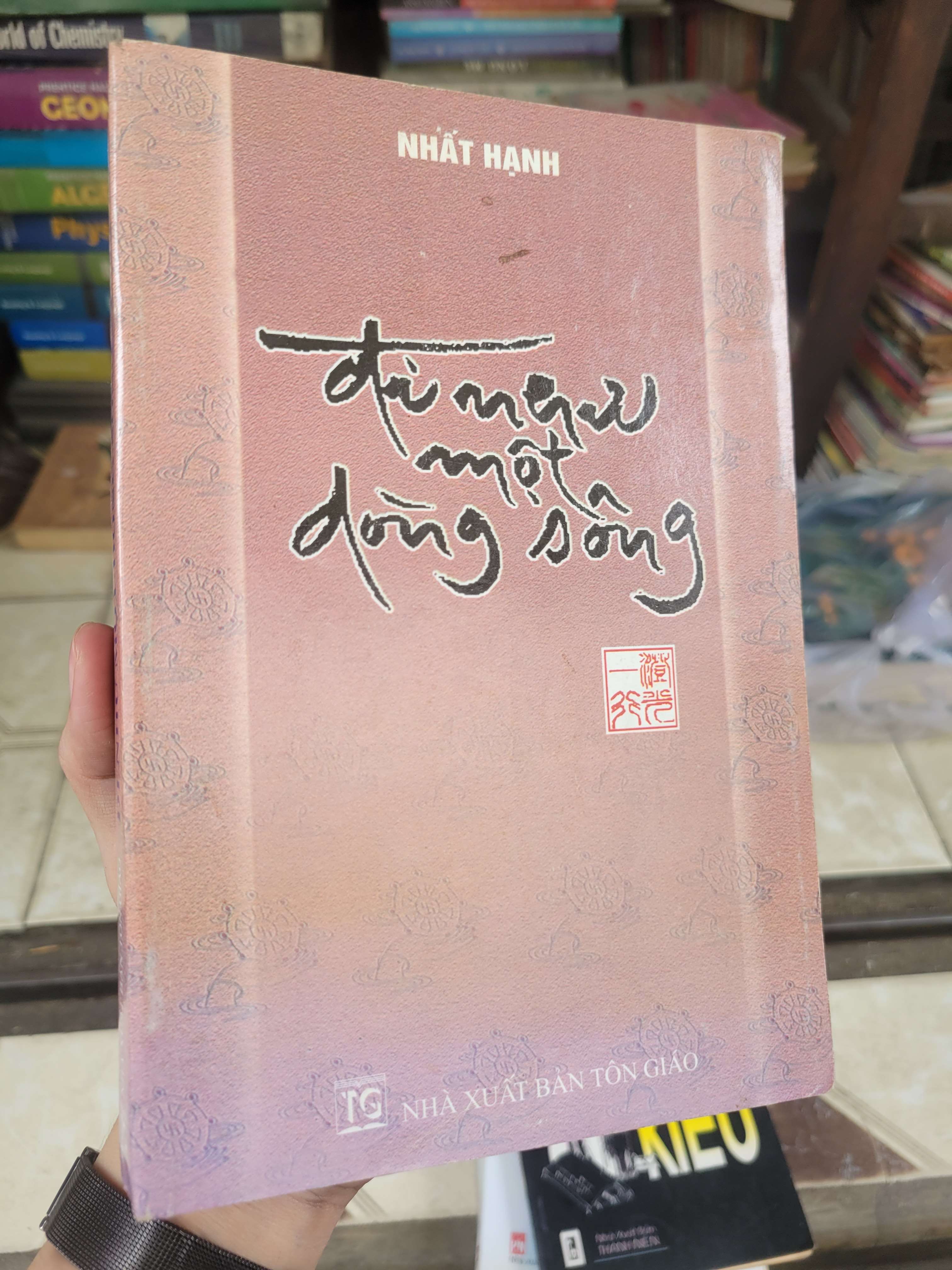 Đi như một dòng sông - Nhất Hạnh 2005 mới 80% ố, bẩn bìa (Sách tôn giáo - tâm linh) BGB