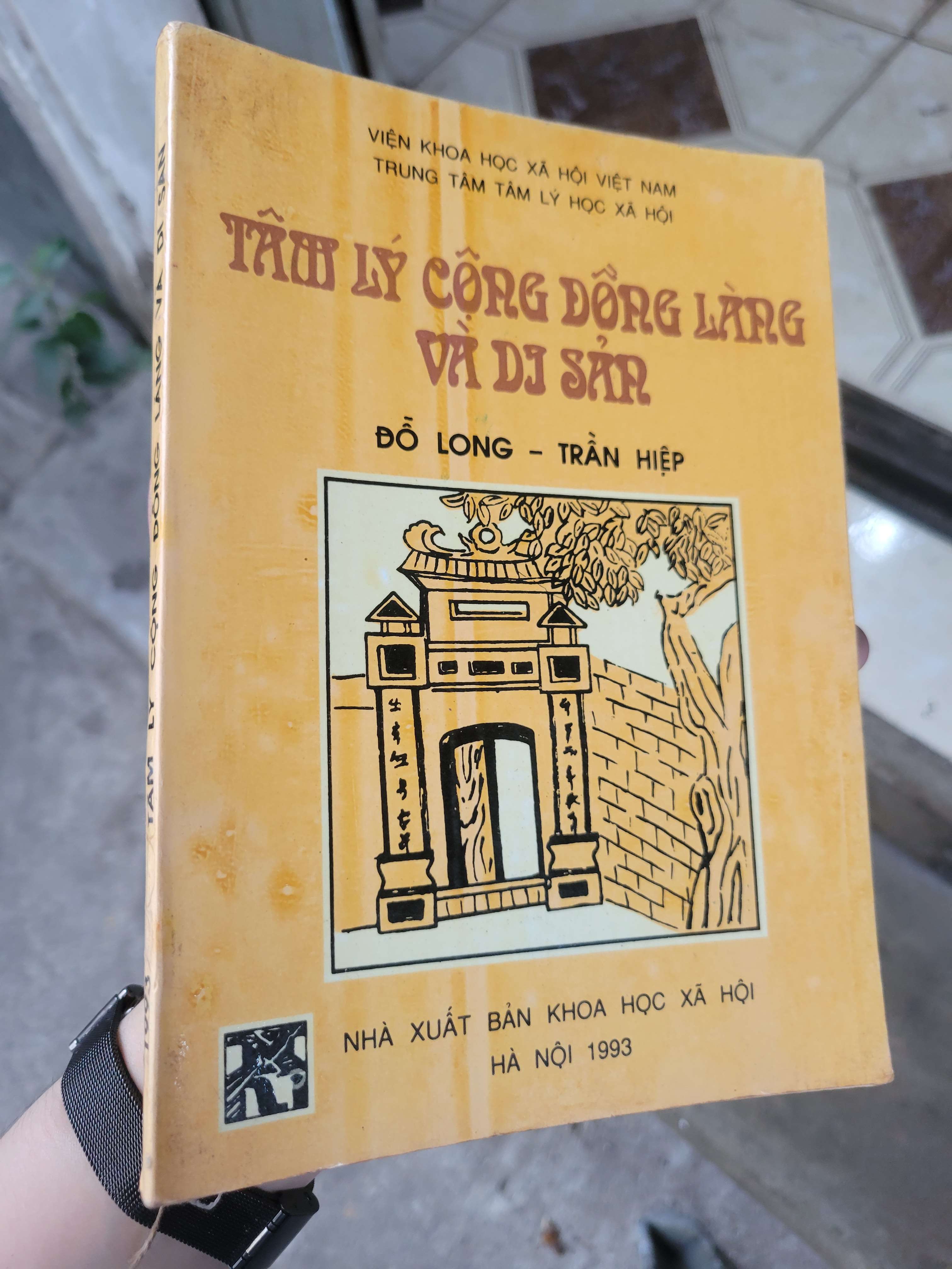 Tâm lý cộng đồng làng và di sản - Đỗ Long, Trần Hiệp 1993 mới 70% bẩn bìa, ố, có chữ viết (Sách tâm lý học - giới tính) BGB