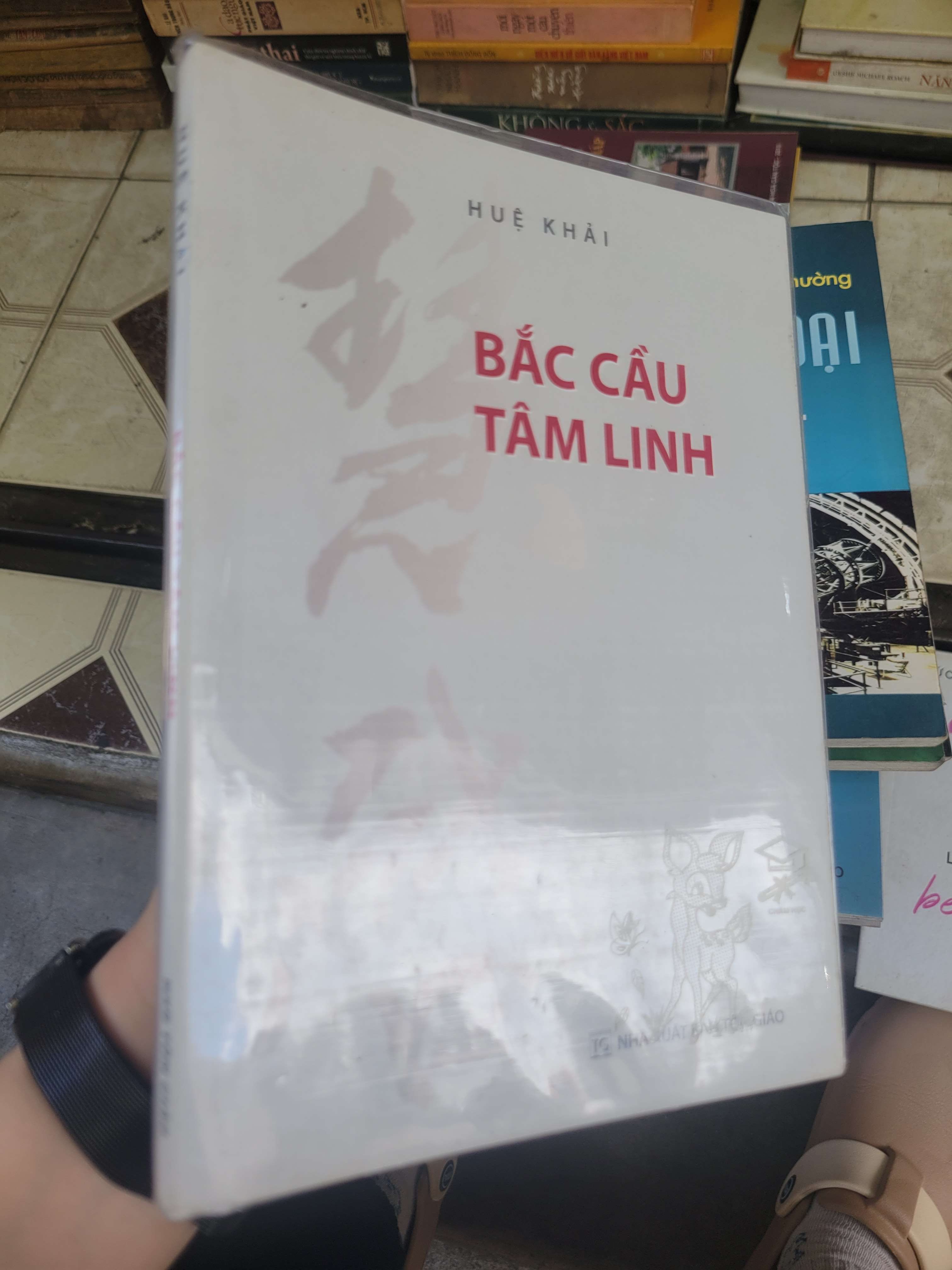 Bắc cầu tâm linh - Huệ Khải 2012 mới 80% bẩn bìa, ố (Sách tôn giáo - tâm linh) BGB