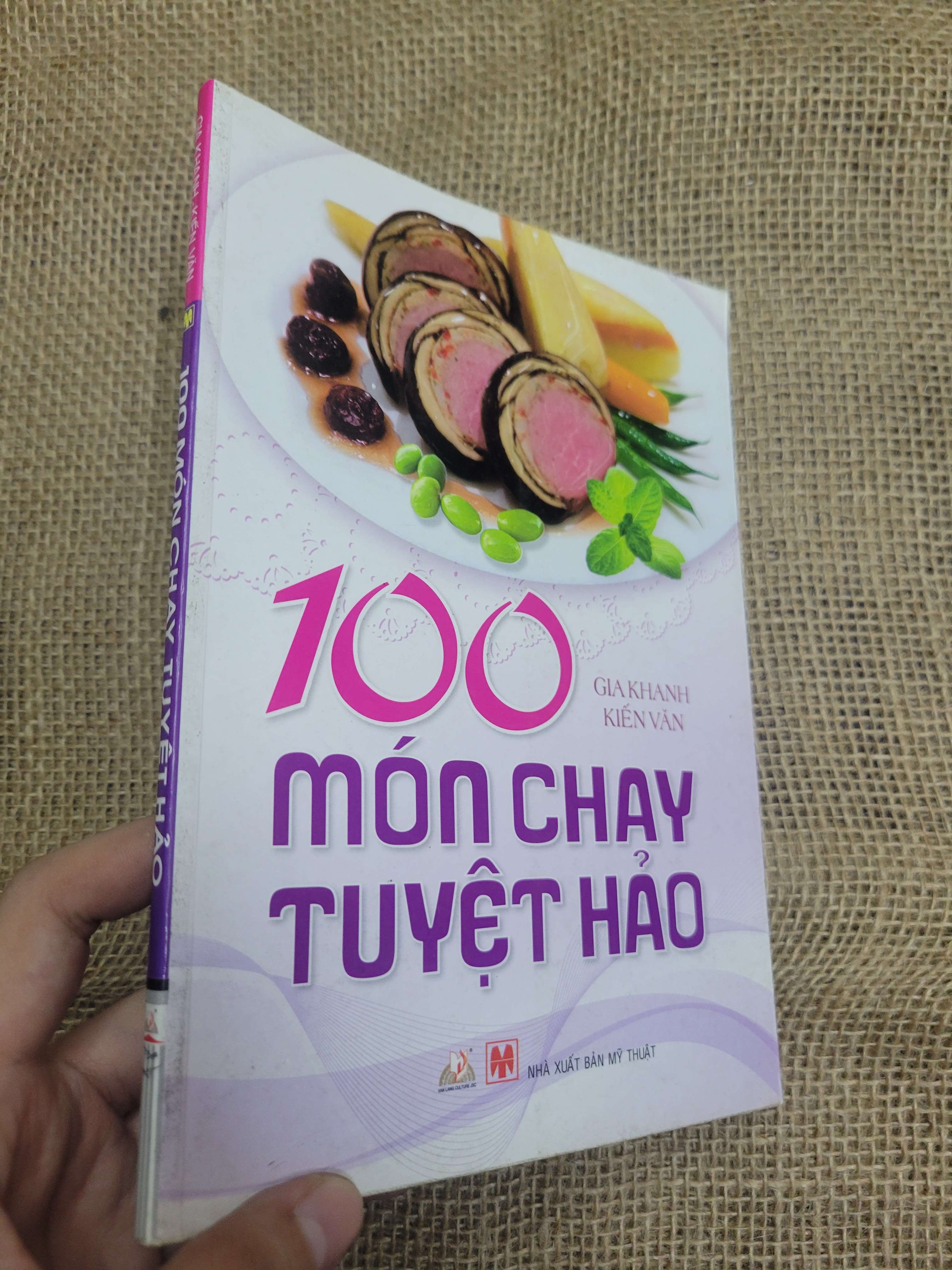 100 món chay tuyệt hảo - Gia Khanh, Kiến Văn sách màu 2012 mới 80% bẩn bìa, ố (Sách kiến thức tổng hợp) HLSC