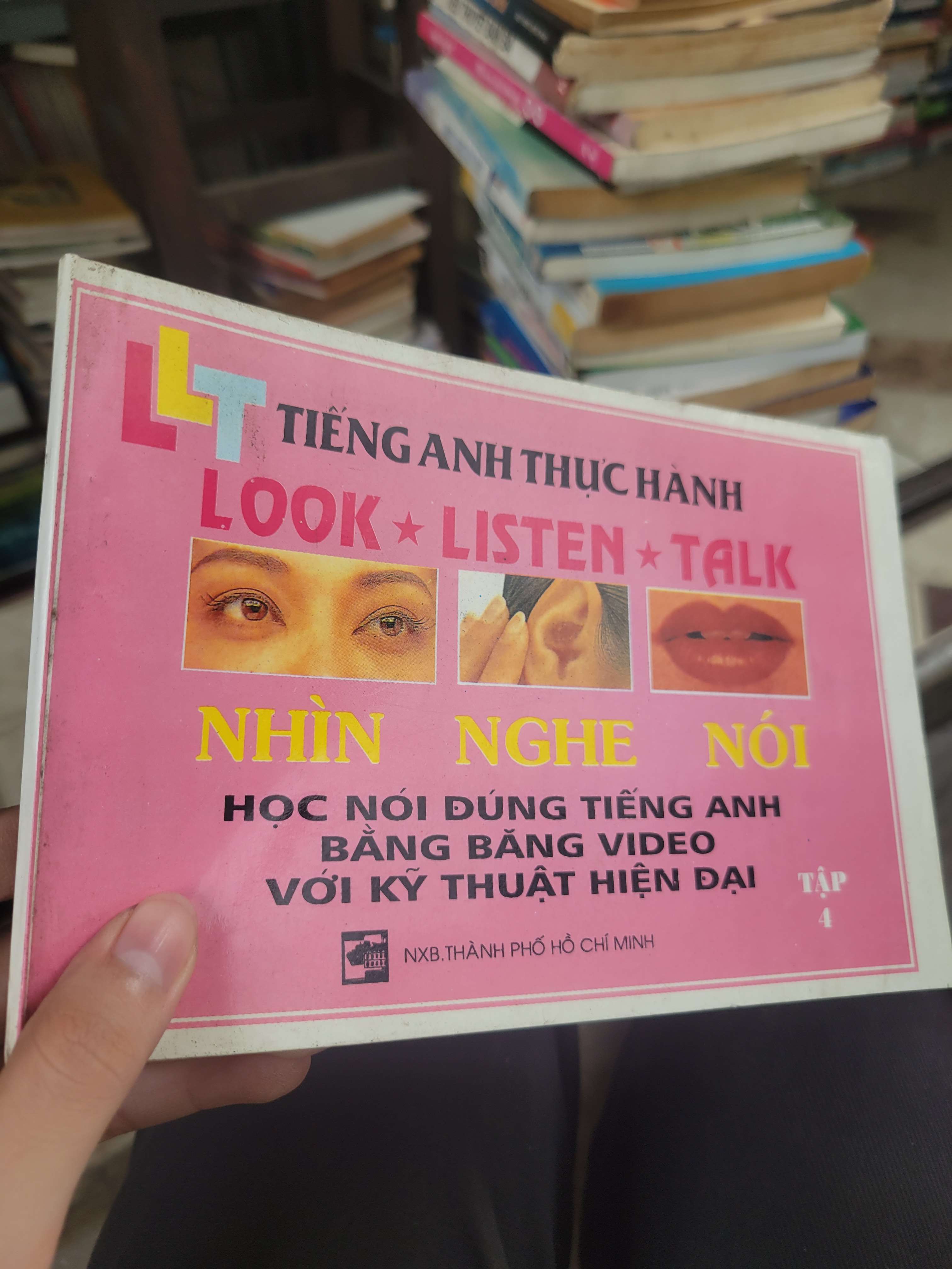 Tiếng anh thực hành Nhìn - Nghe - Nói tập 4 1995 mới 80% bẩn bìa, ố (Sách tự học tiếng Anh) BGB