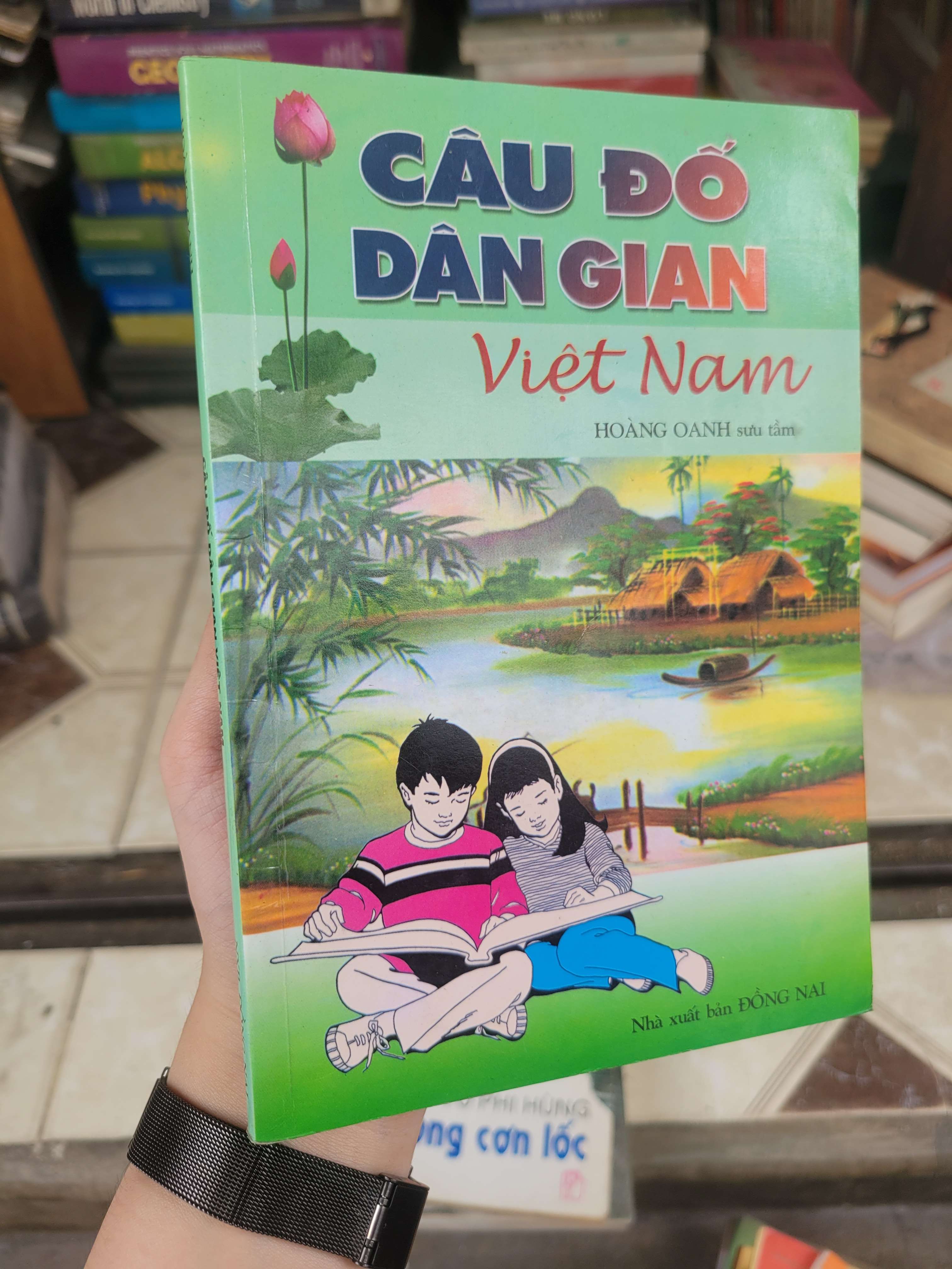 Câu đố dân gian Việt Nam - Hoàng Oanh 2011 mới 80% ố, bẩn bìa (Sách kiến thức tổng hợp) BGB