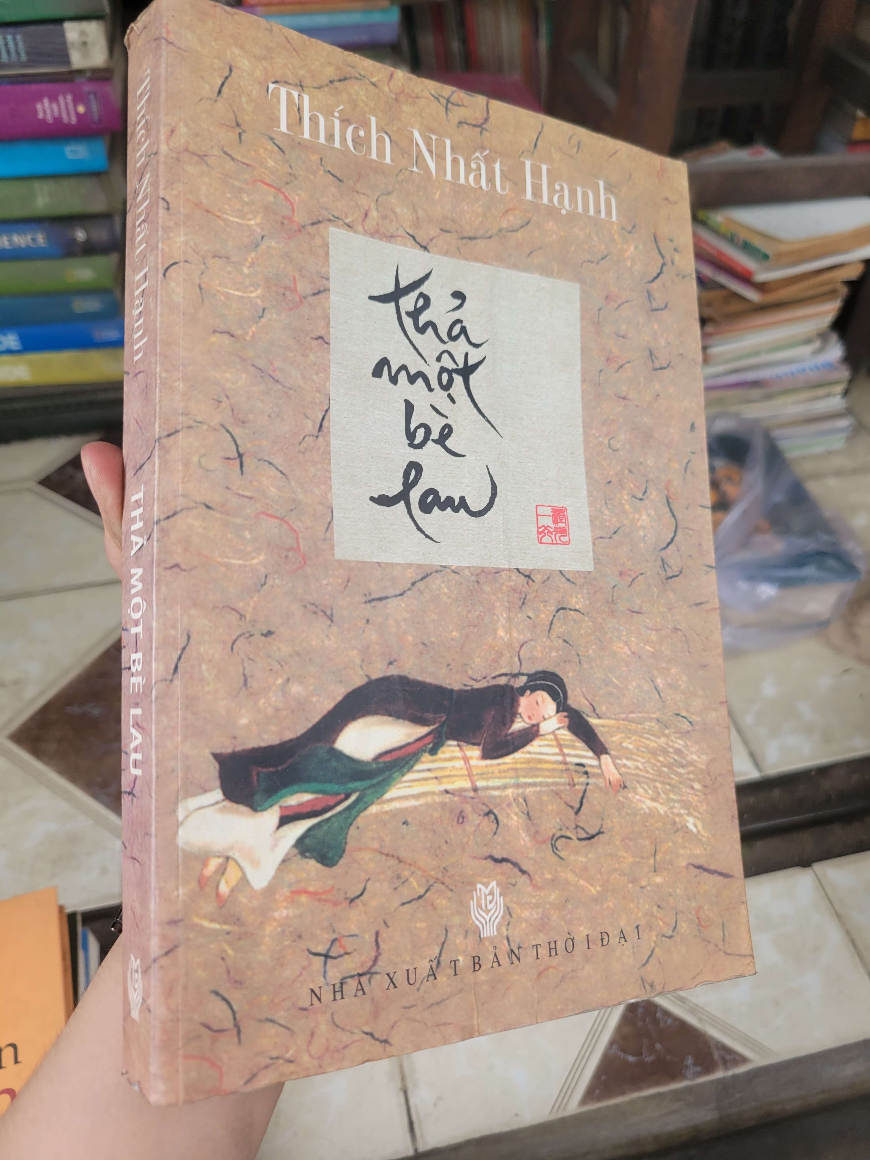 Thả một bè lau - Thích Nhất Hạnh 2011 mới 60% bẩn bìa, ố, có vệt nước, bị ẩm (Sách tôn giáo - tâm linh) BGB
