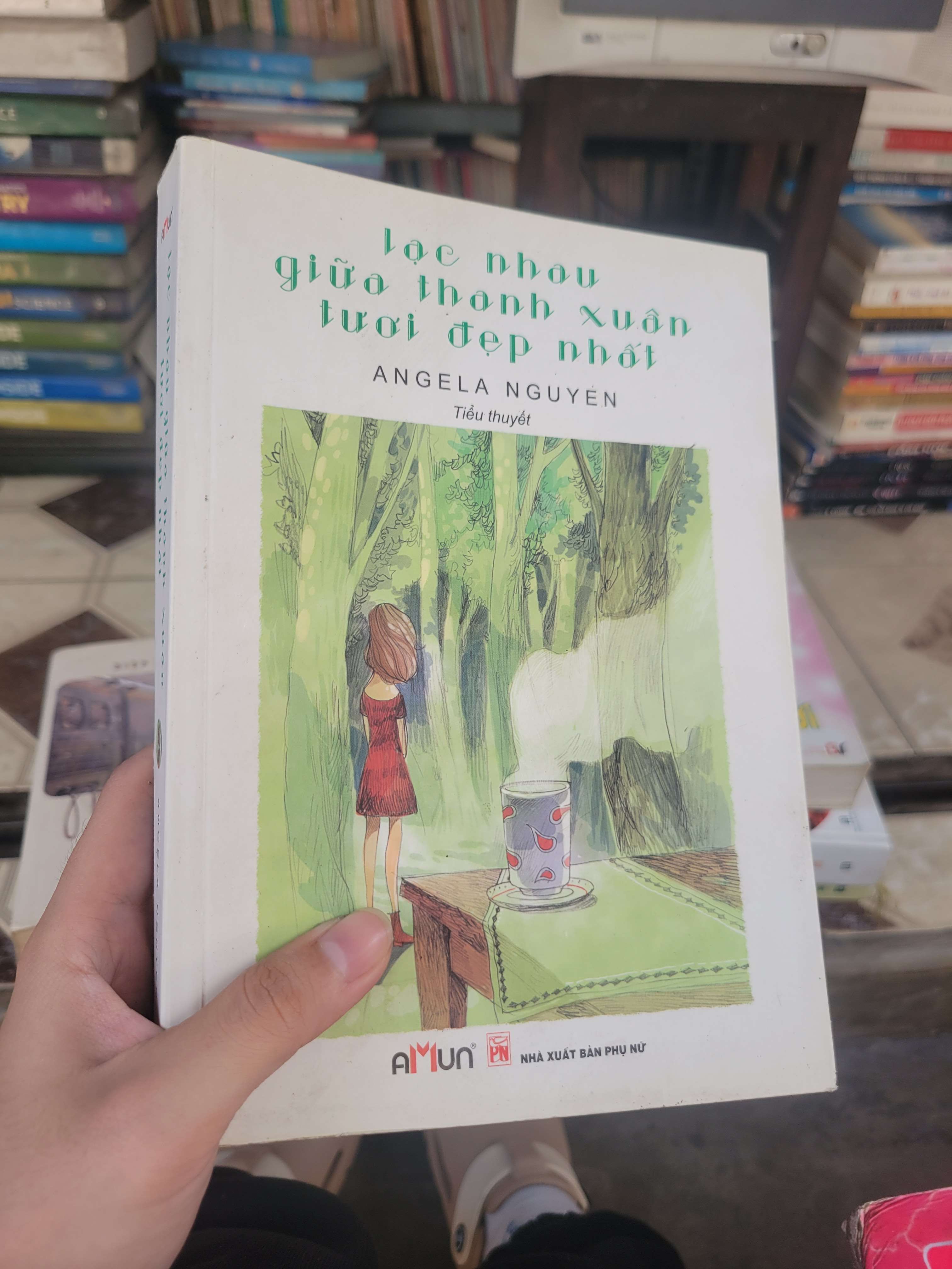 Lạc nhau giữa thanh xuân tươi đẹp nhất - Angela Nguyen 2016 mới 80% bẩn bìa, ố (Sách văn học) BGB