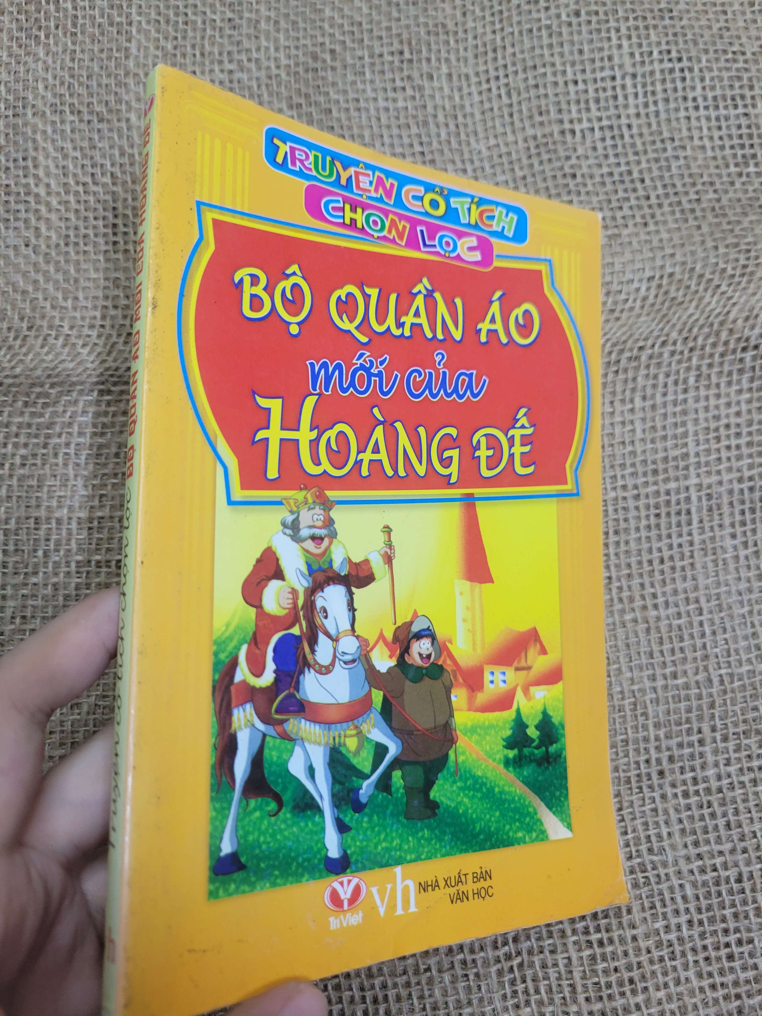 Truyện cổ tích chọn lọc - Bộ quần áo mới của Hoàng Đế 2009 mới 80% bẩn bìa, ố (Sách văn học) HLSC