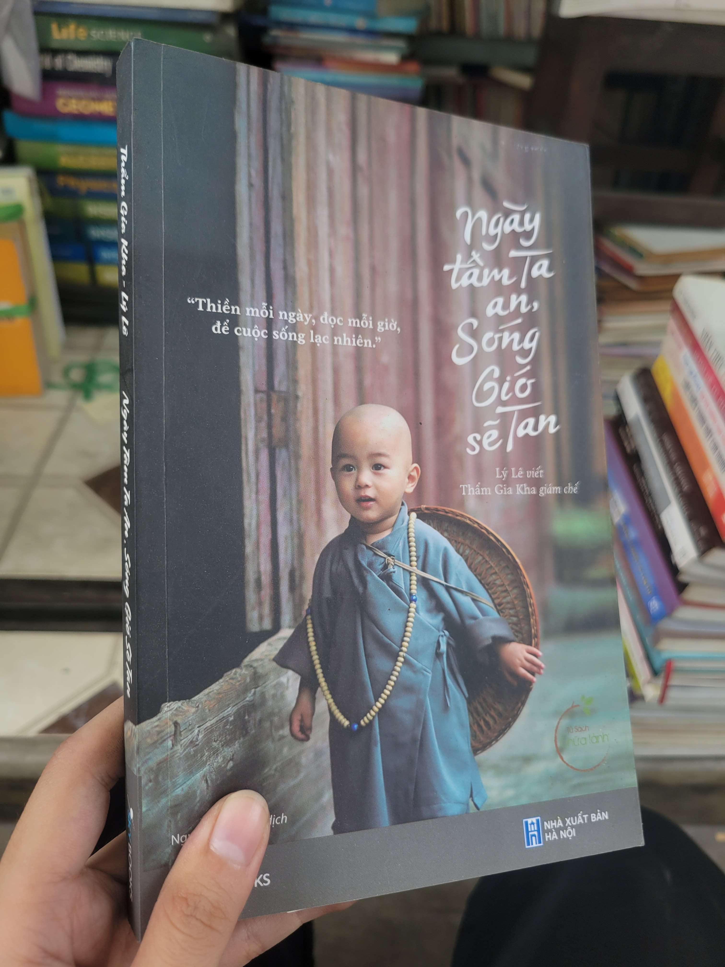 Ngày tâm ta an, sóng gió sẽ tan - Thẩm Gia Kha, Lý Lê 2018 mới 80% bẩn bìa, ố (Sách tôn giáo - tâm linh) BGB