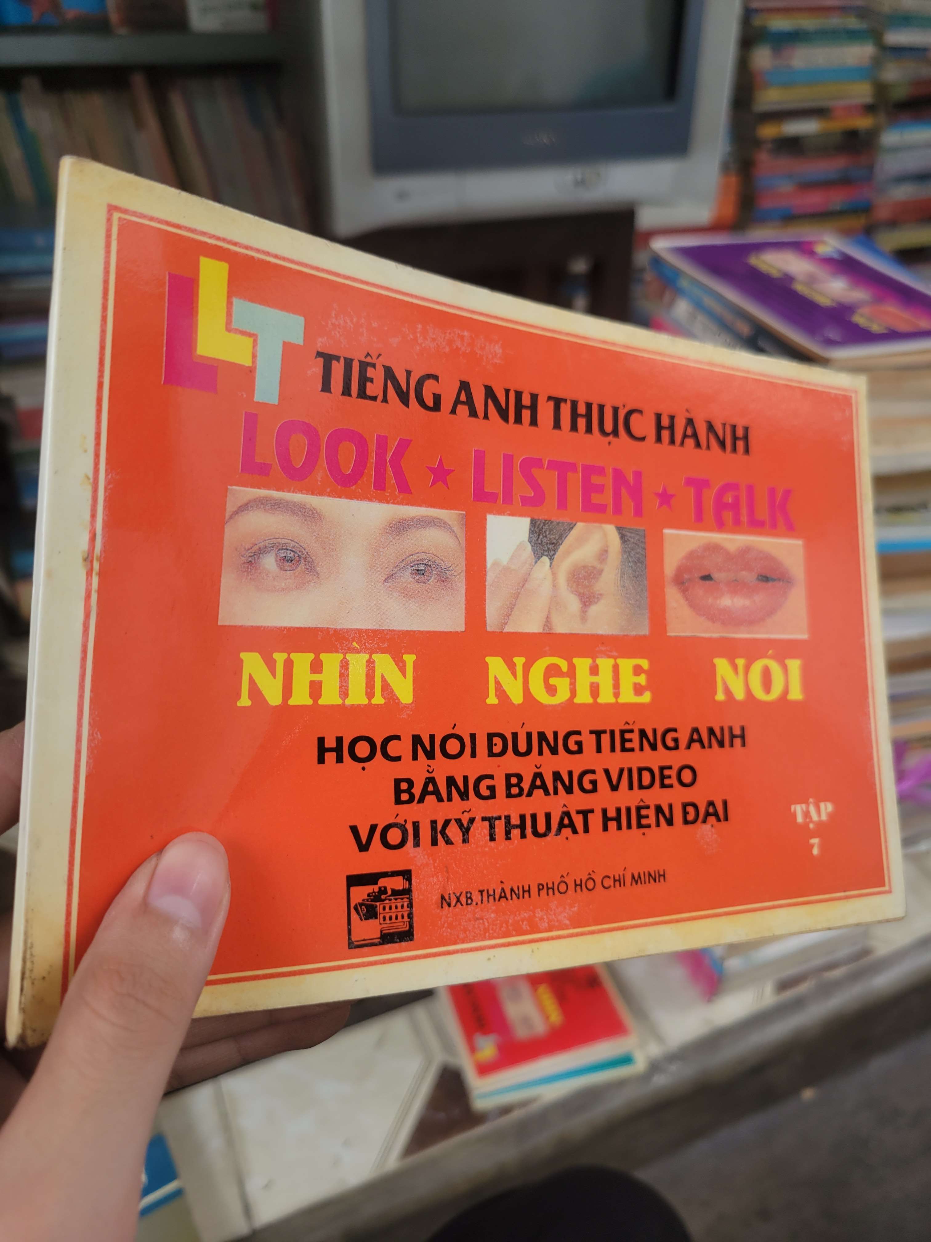 Tiếng anh thực hành Nhìn - Nghe - Nói tập 1 1995 mới 80% bẩn bìa, ố (Sách tự học tiếng Anh) BGB