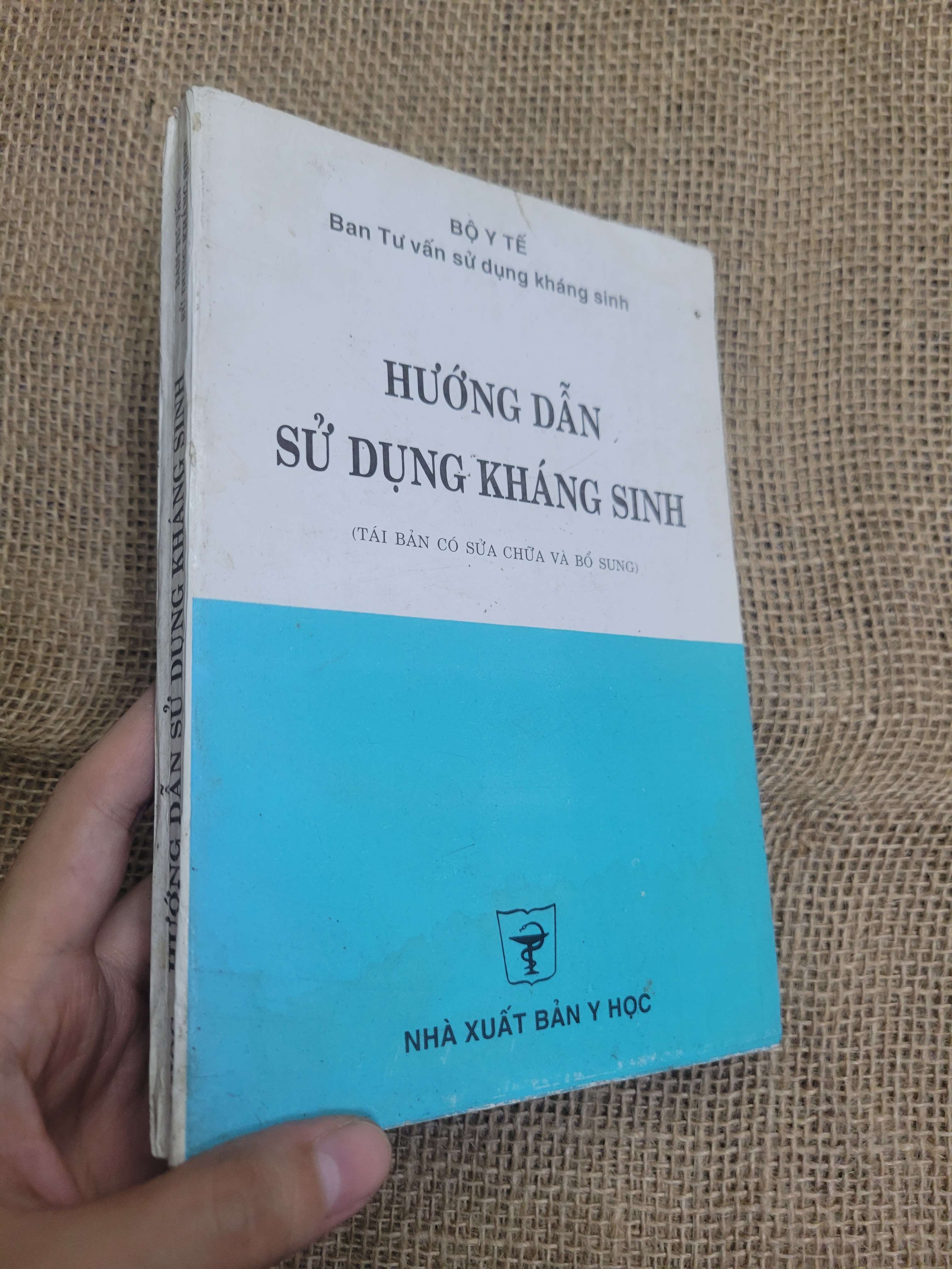Hướng dẫn sử dụng kháng sinh 1997 mới 80% bẩn bìa, ố (Sách Y học - Sức khỏe - Thể thao) HLSC