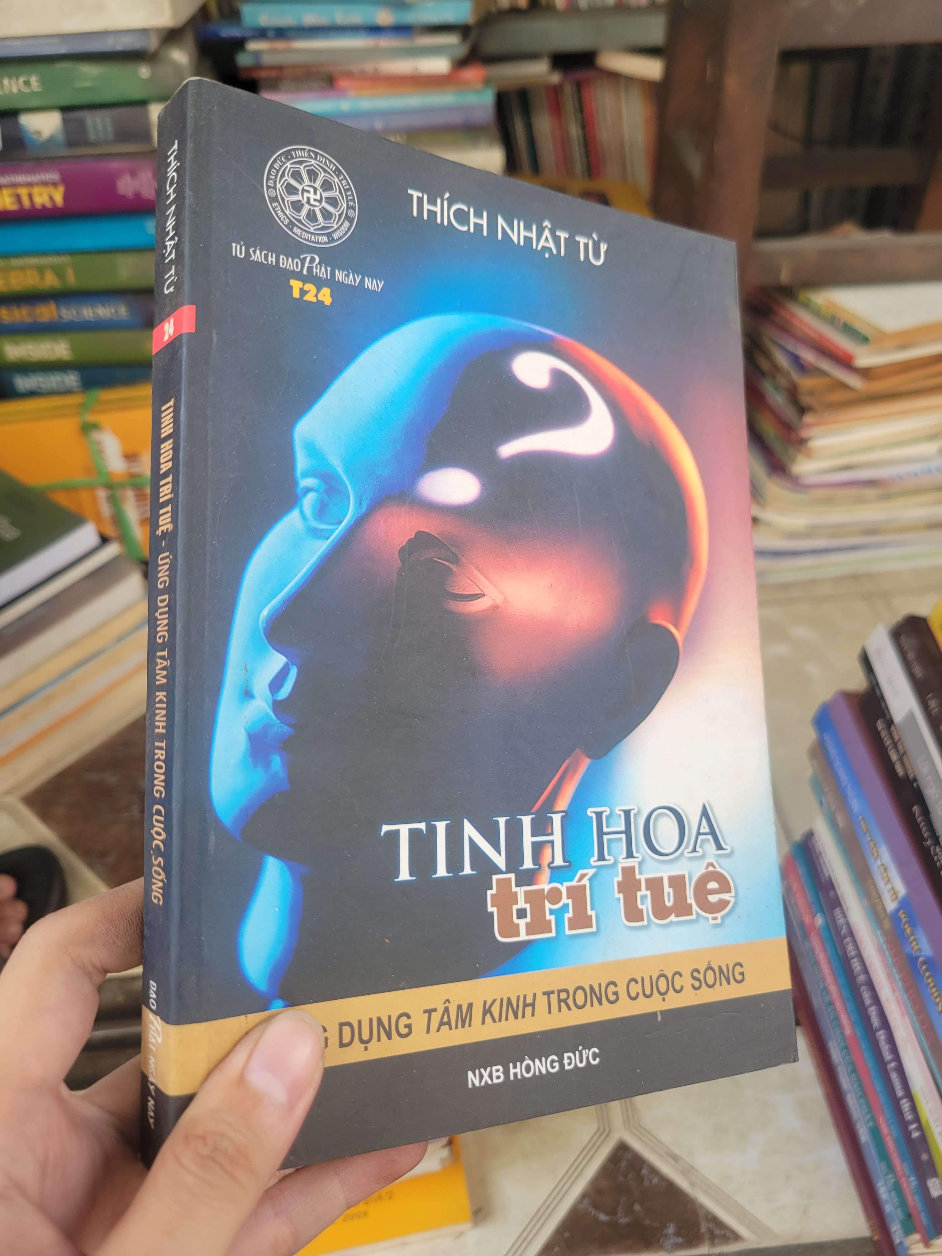 Tinh hoa trí tuệ - Thích Nhật Từ 2012 mới 80% bẩn bìa, ố (Sách tôn giáo - tâm linh) BGB