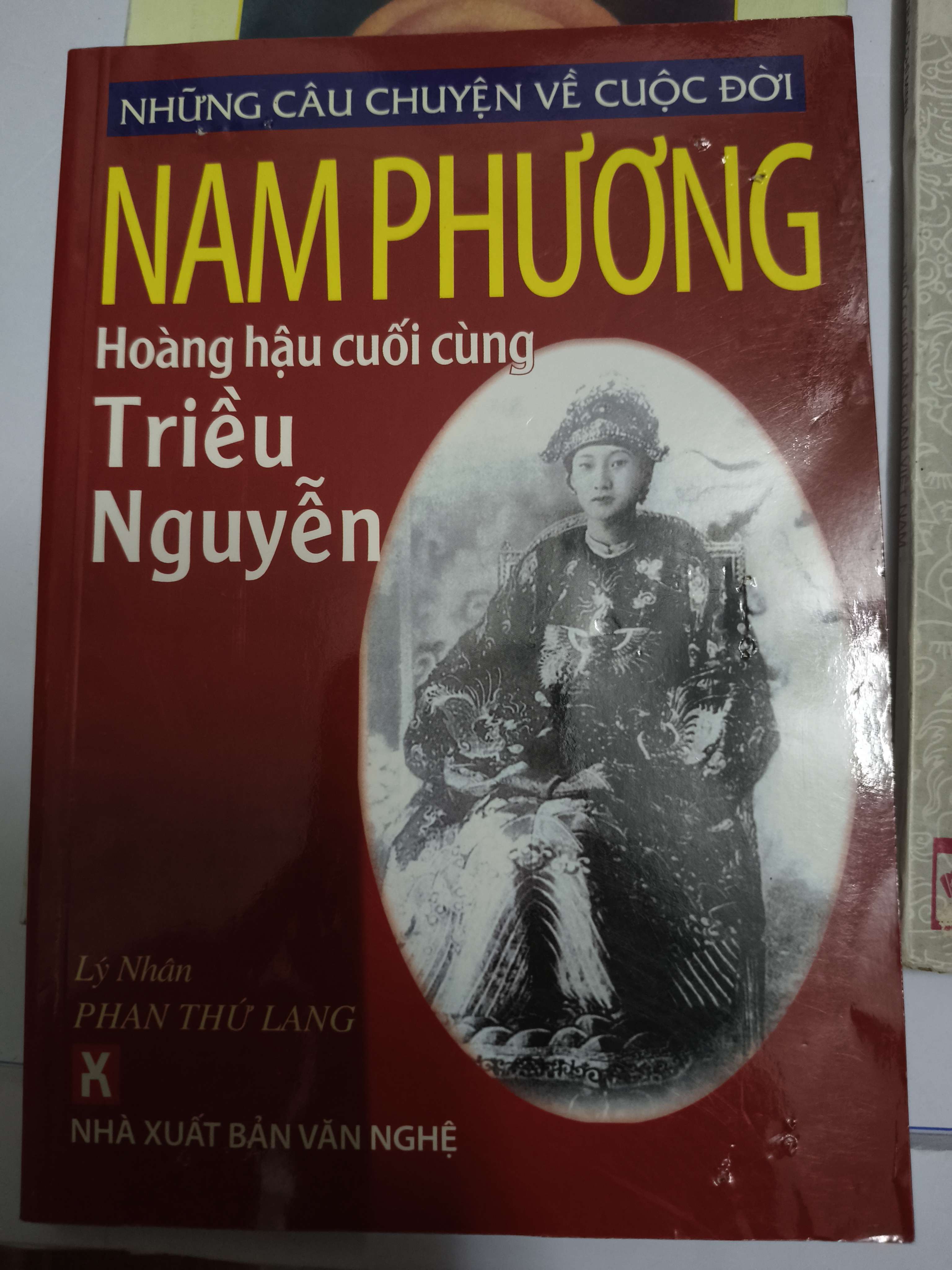 Những câu chuyện về cuộc đời Nam Phương hoàng hậu cuối cùng triều Nguyễn - Xb 2006 - 155 trang (Lịch sử Việt Nam) ANTQ