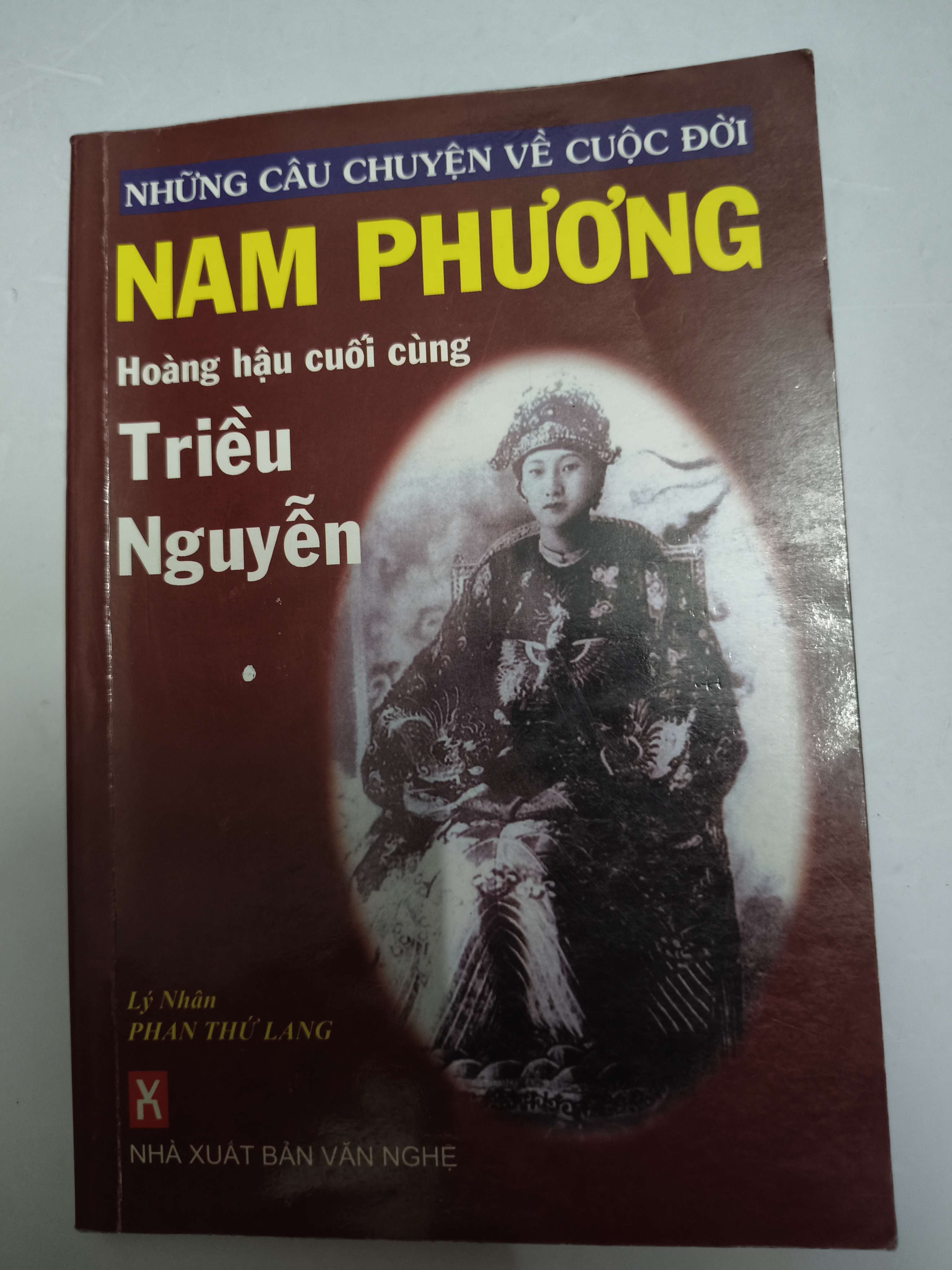 Những câu chuyện về cuộc đời Nam Phương hoàng hậu cuối cùng triều Nguyễn - Xb 2009 - 179 trang (Lịch sử Việt Nam) ANTQ