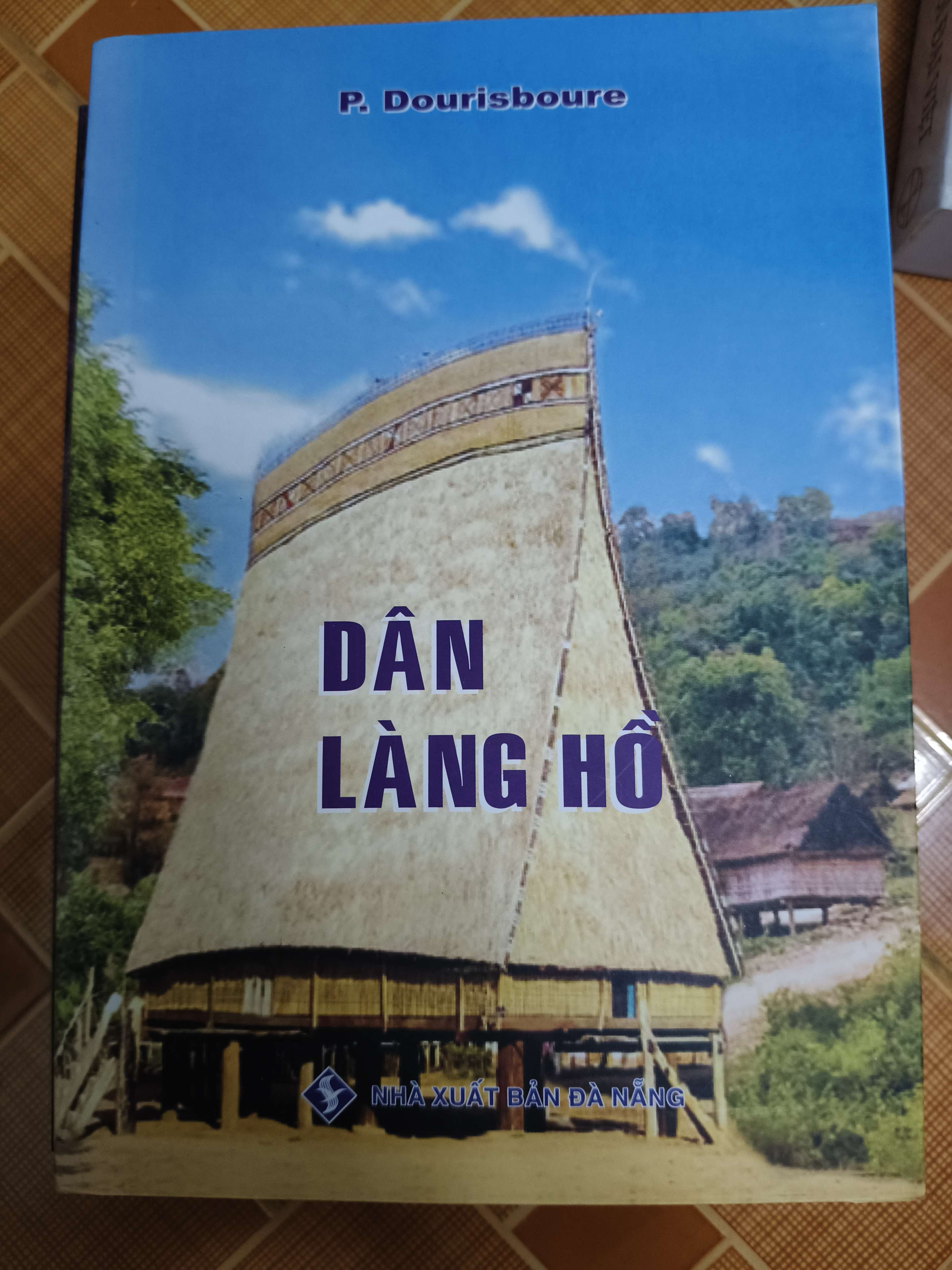 Dân làng hồ - Xb 2023 - 317 trang (Công giáo) ANTQ