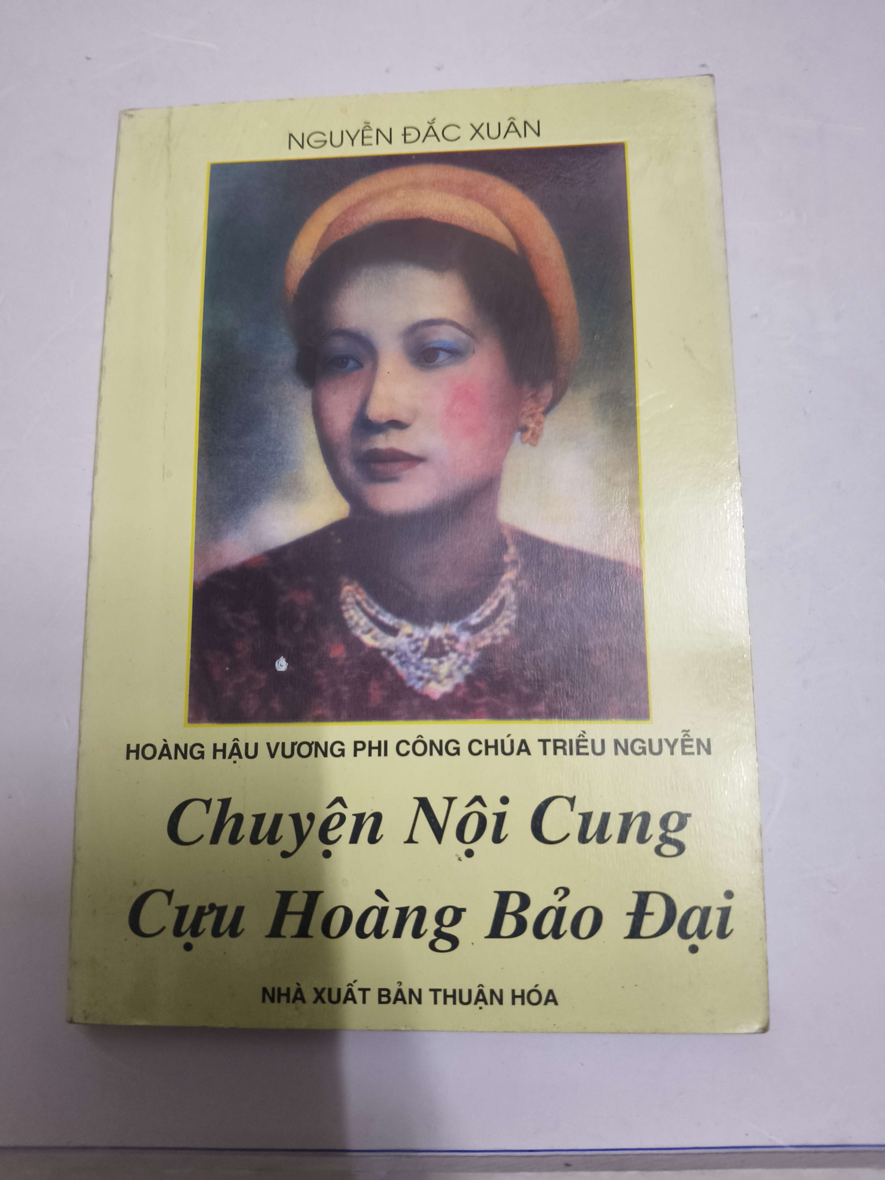 Hoàng hậu vương phi công chúa triều Nguyễn - Chuyện nội cung cựu hoàng Bảo Đại - Xb 2013 - 154 trang (Lịch sử Việt Nam) ANTQ
