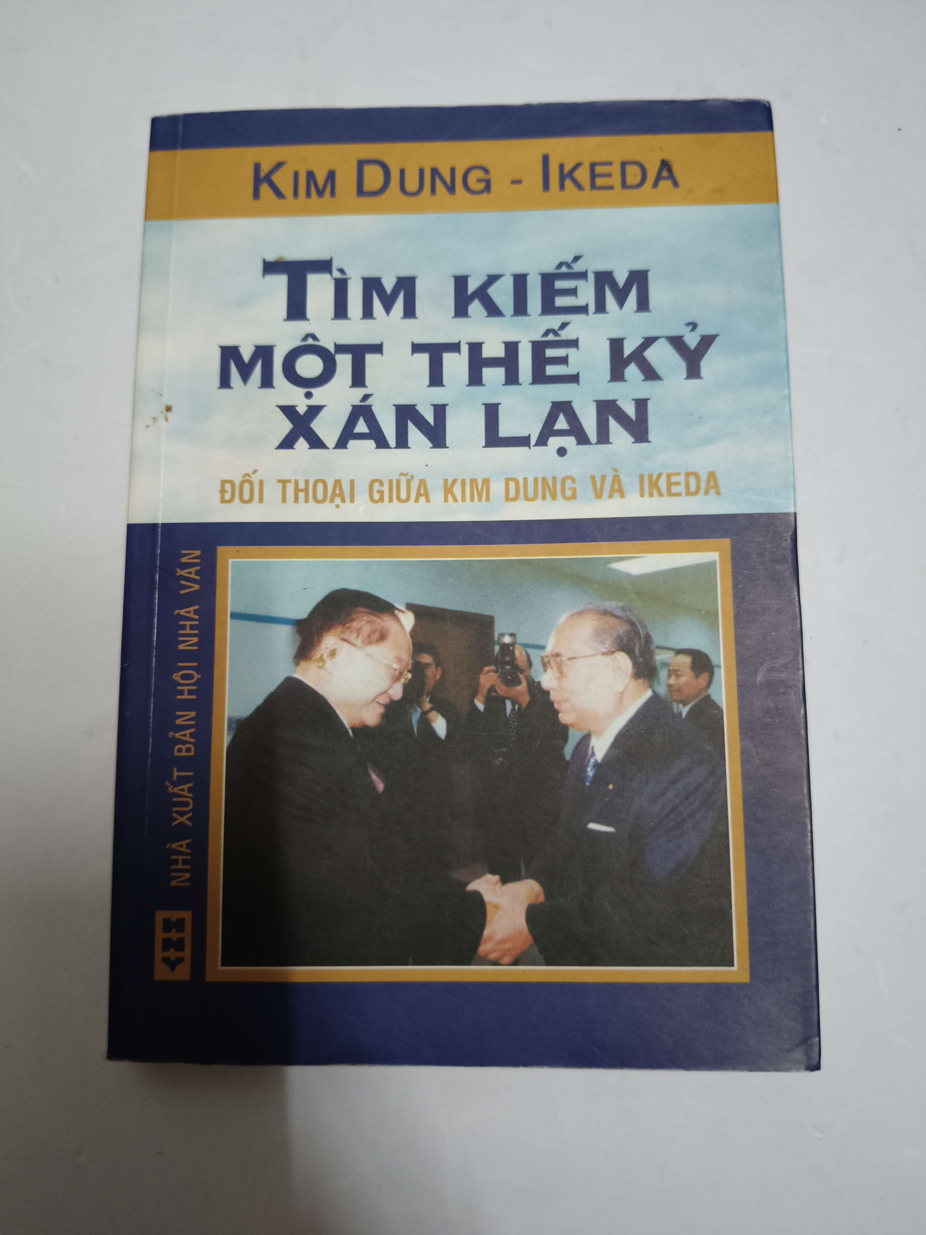 Tìm kiếm 1 thế kỷ xán lạn - Xb 2004 - 408 trang (Sách văn học) ANTQ
