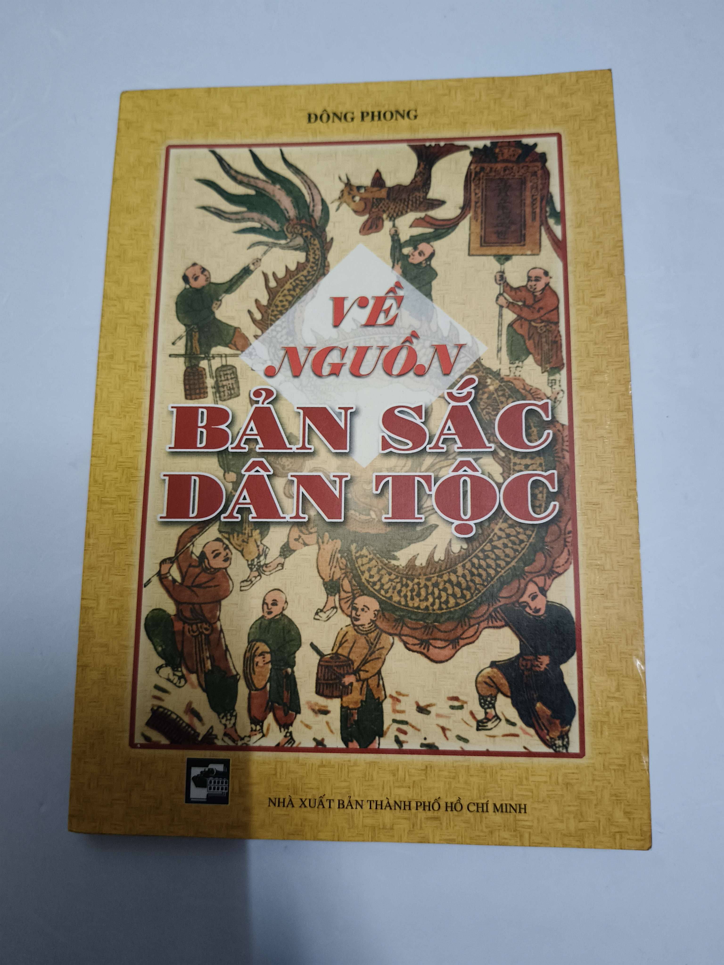 Về nguồn bản sắc dân tộc - Xb 2001 - 207 trang (Lịch sử Việt Nam) ANTQ
