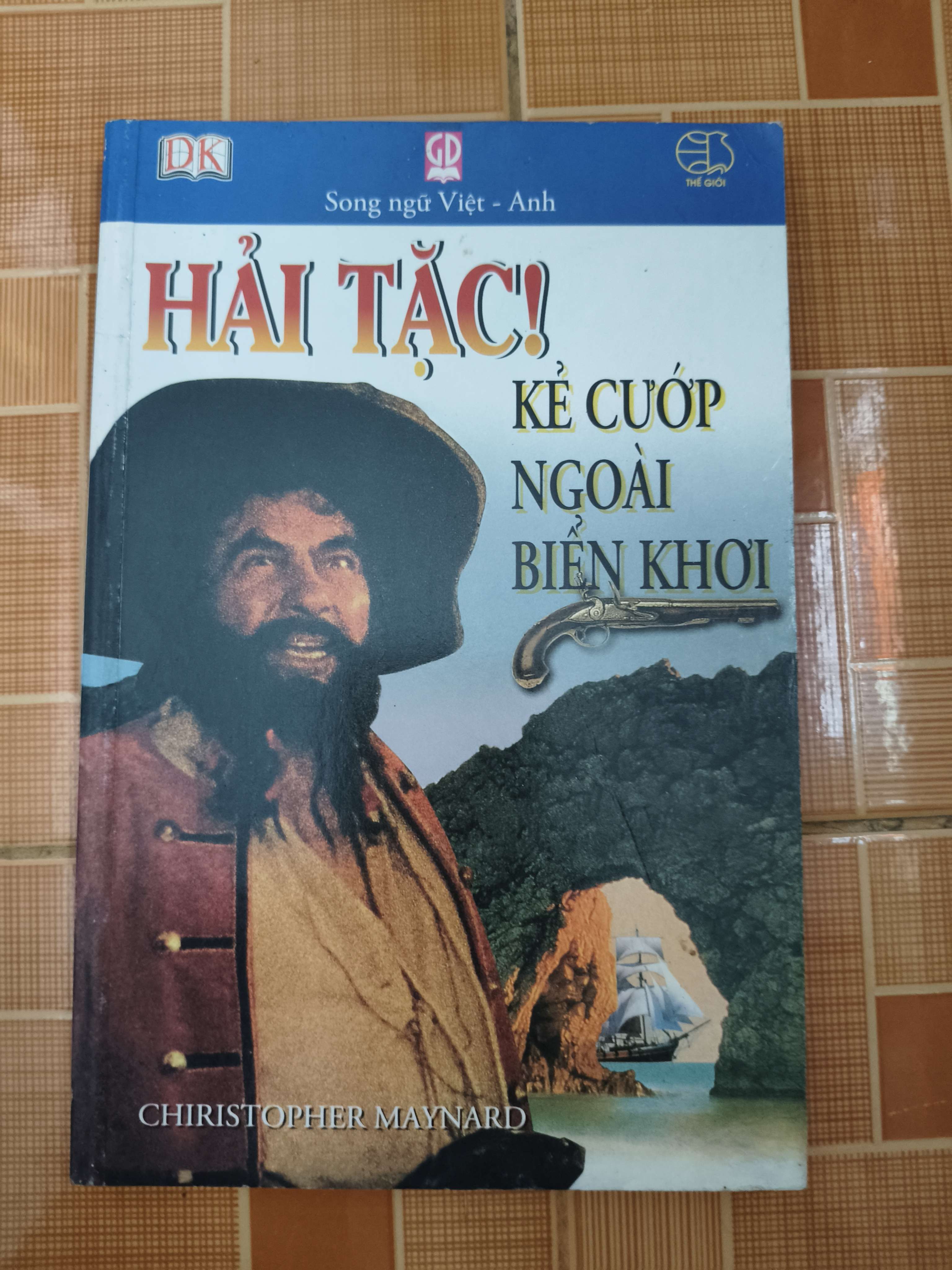 Hải tặc kẻ cướp ngoài biển khơi - Xb 2007 - 48 trang (Sách lịch sử - triết học) ANTQ