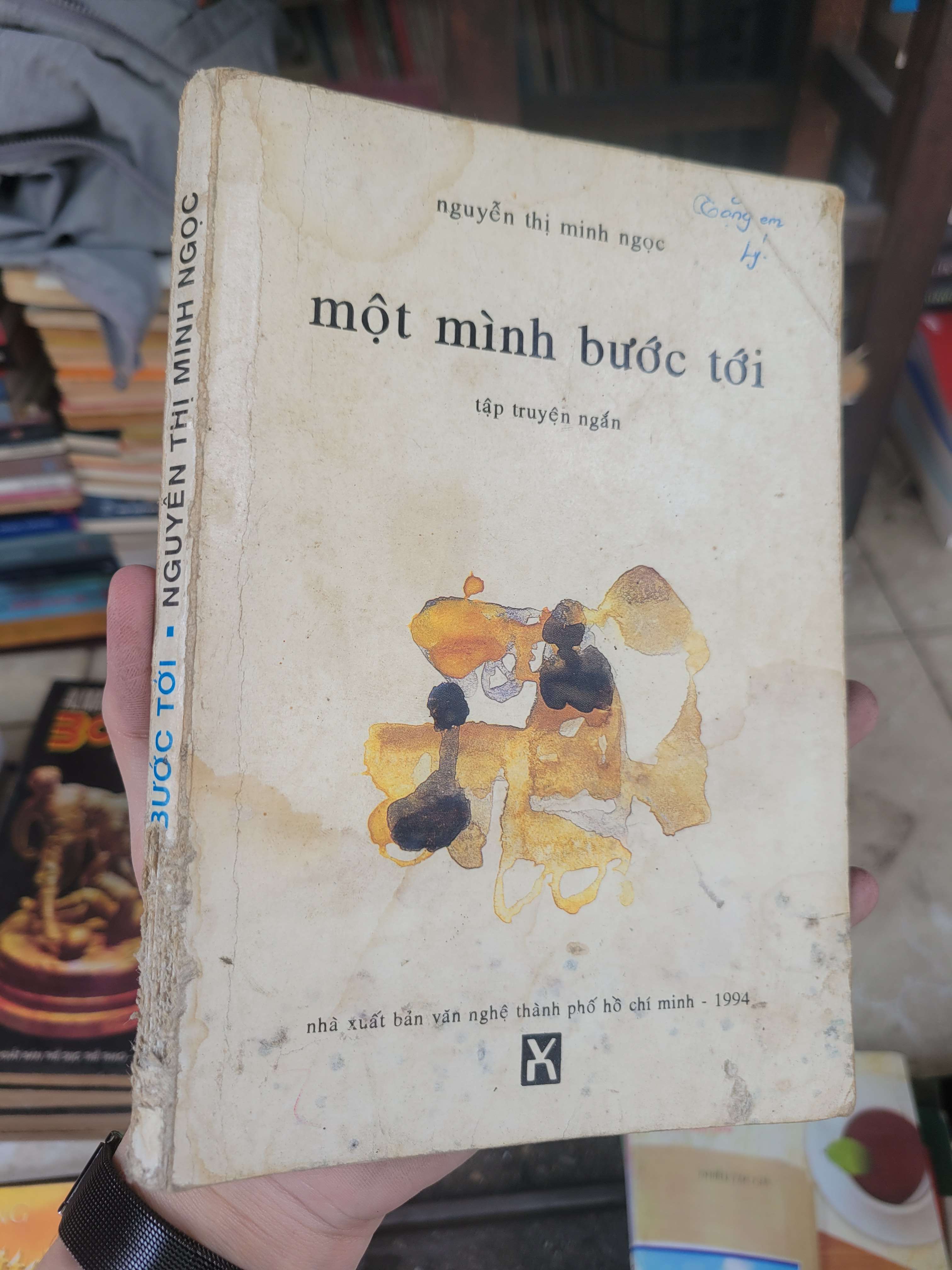 Một mình bước tới - Nguyễn Thị Minh Ngọc 1994 mới 60% bẩn bìa, ố, có vệt nước, bị ẩm, tróc bìa, tróc gáy (Sách văn học) BGB