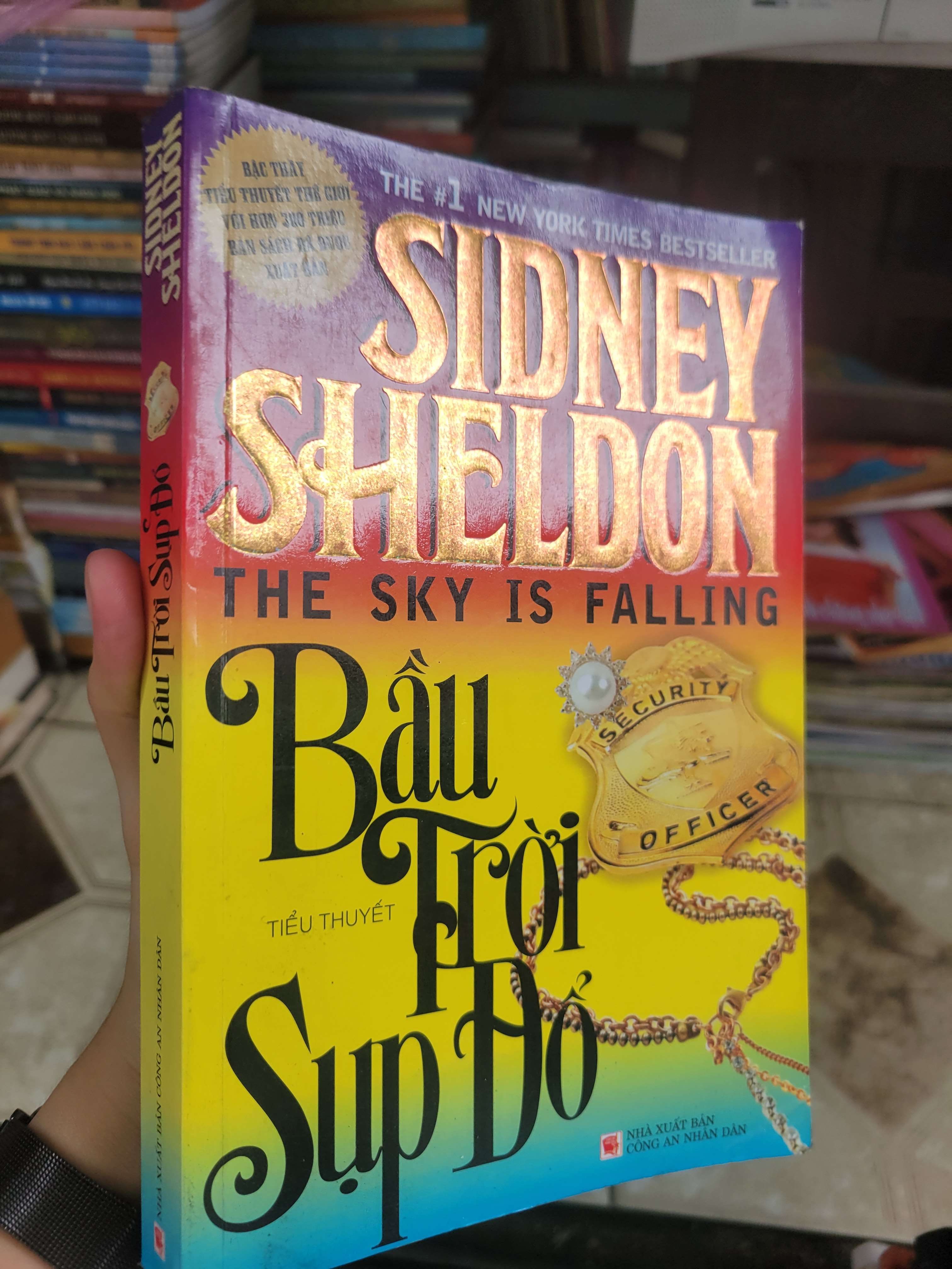 Bầu trời sụp đổ - Sidney Sheldon 2011 mới 80% ố, bẩn bìa (Sách văn học) BGB