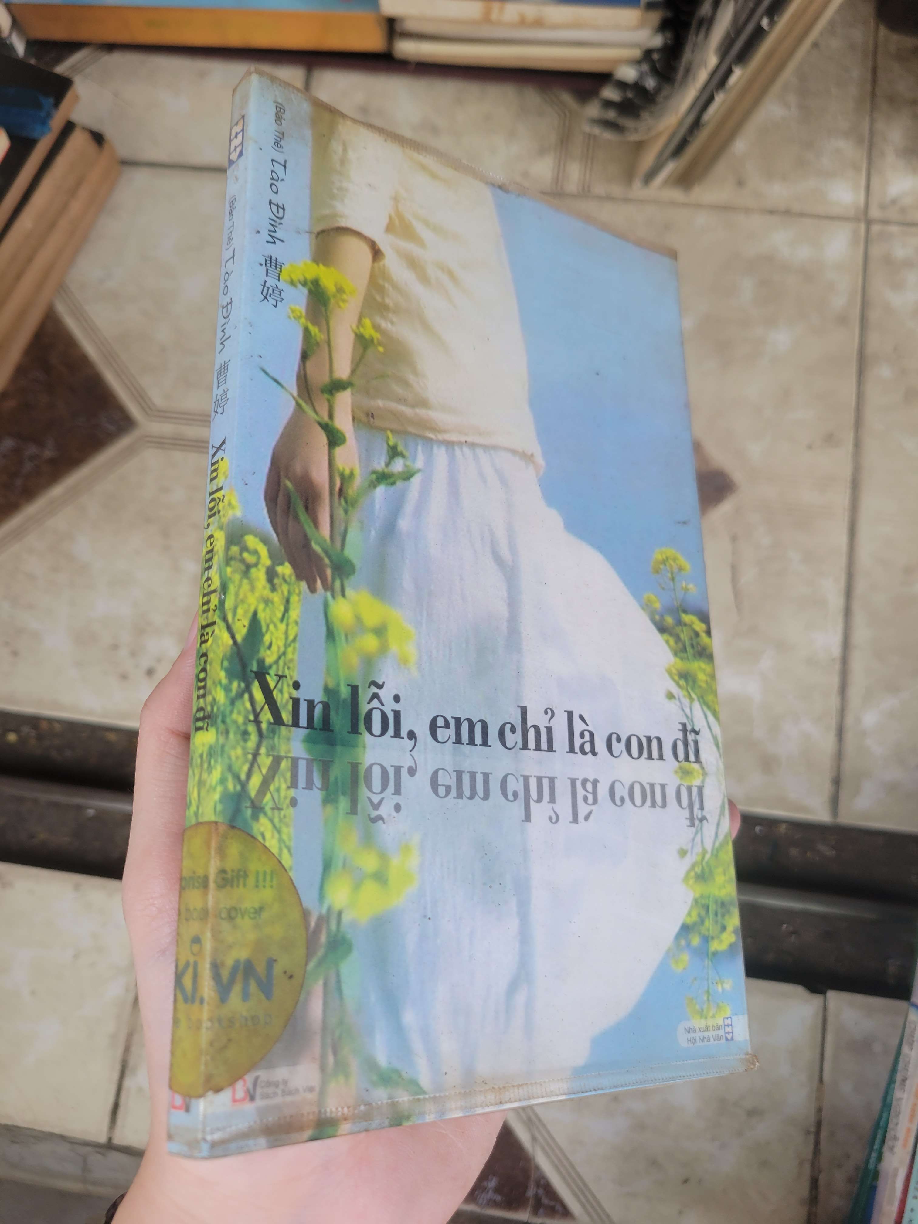 Xin lỗi em chỉ là con đĩ - Tào Đình 2011 mới 70% ố, bẩn bìa, có chữ viết (Sách văn học) BGB