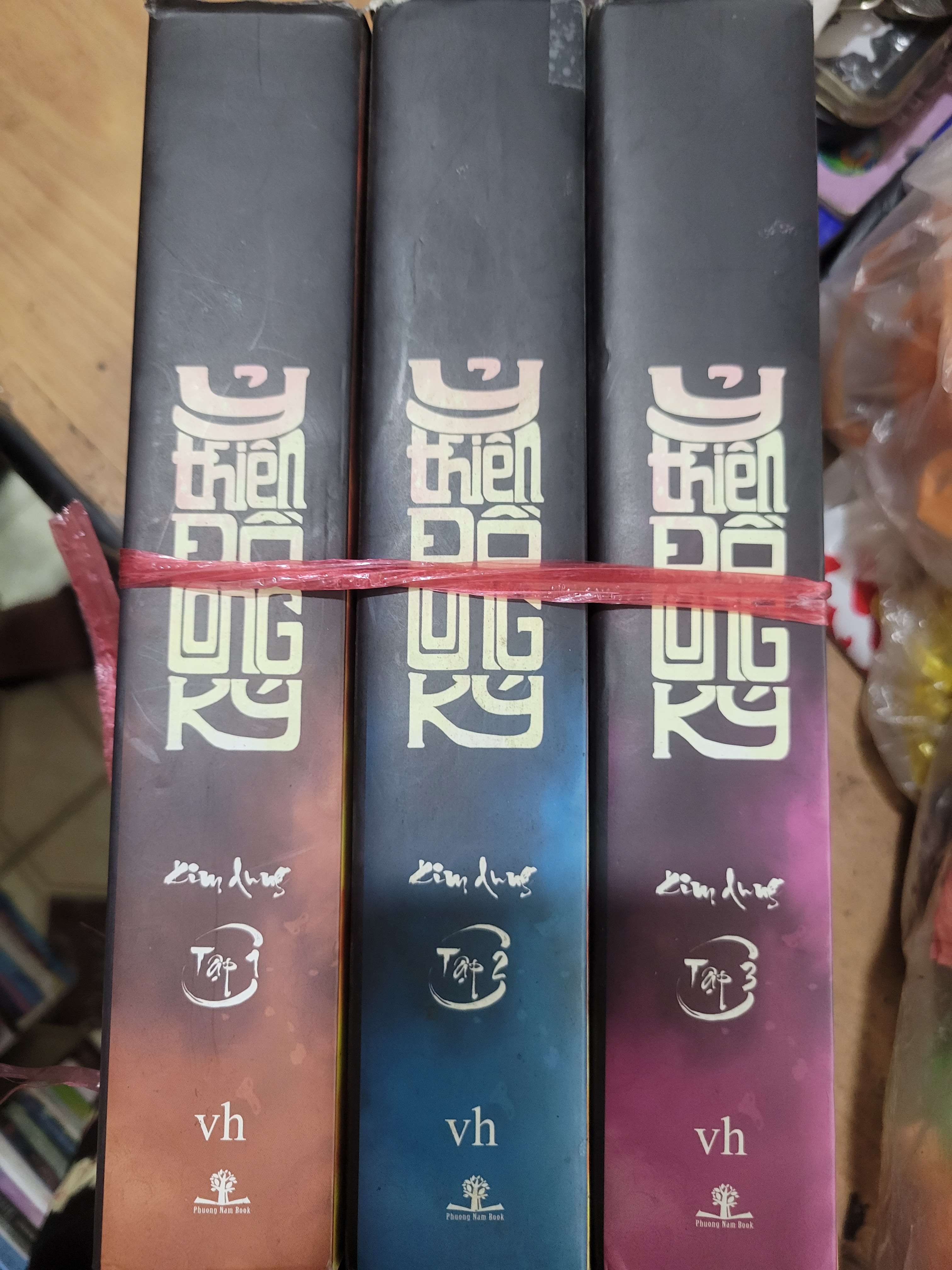 3 cuốn Ỷ thiên đồ long ký - Kim Dung mới 80% ố, bẩn bìa (Sách văn học) BGB