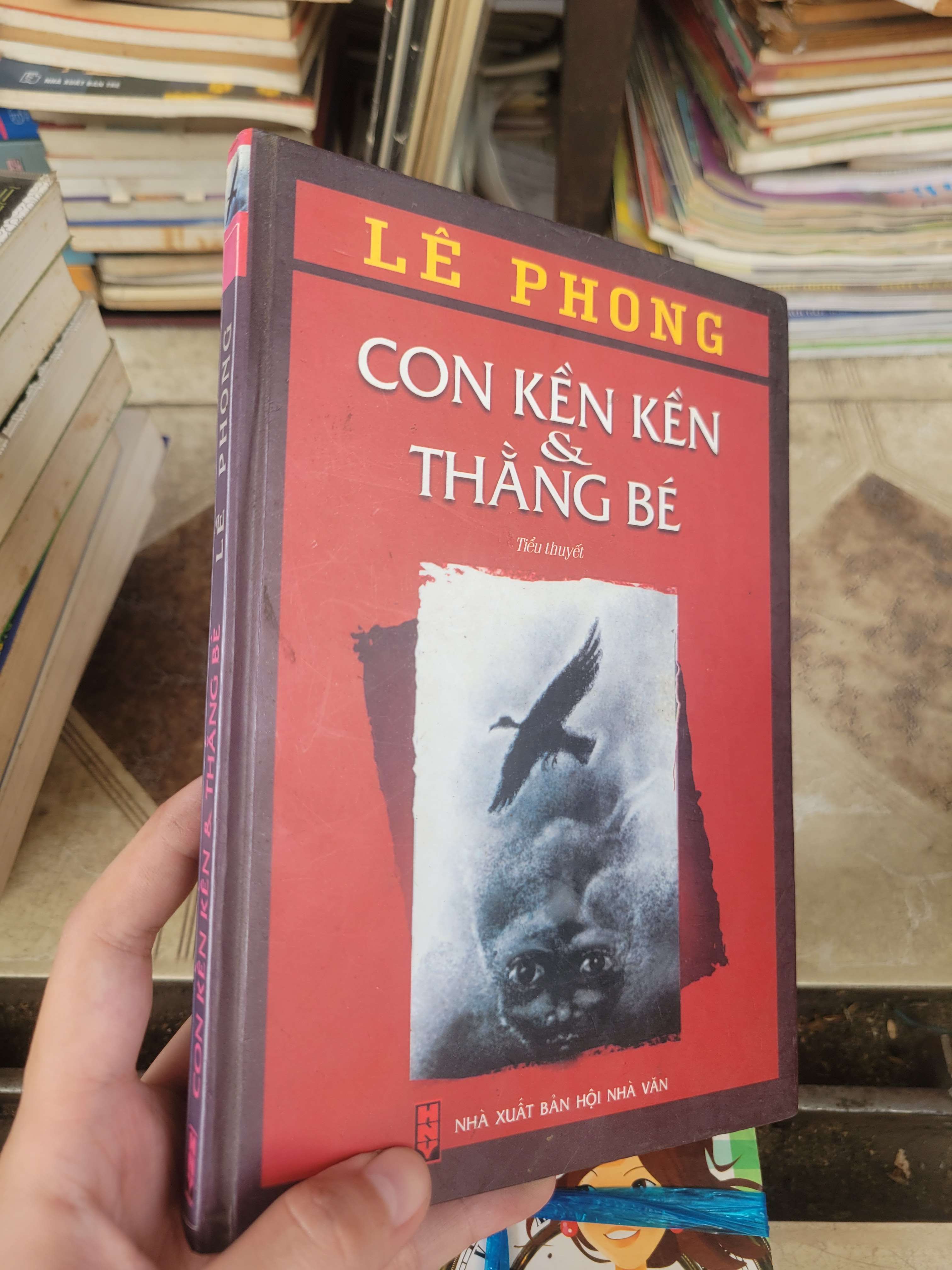 Con kền kền & thằng bé - Lê Phong bìa cứng 2009 mới 80% ố, bẩn bìa (Sách văn học) BGB