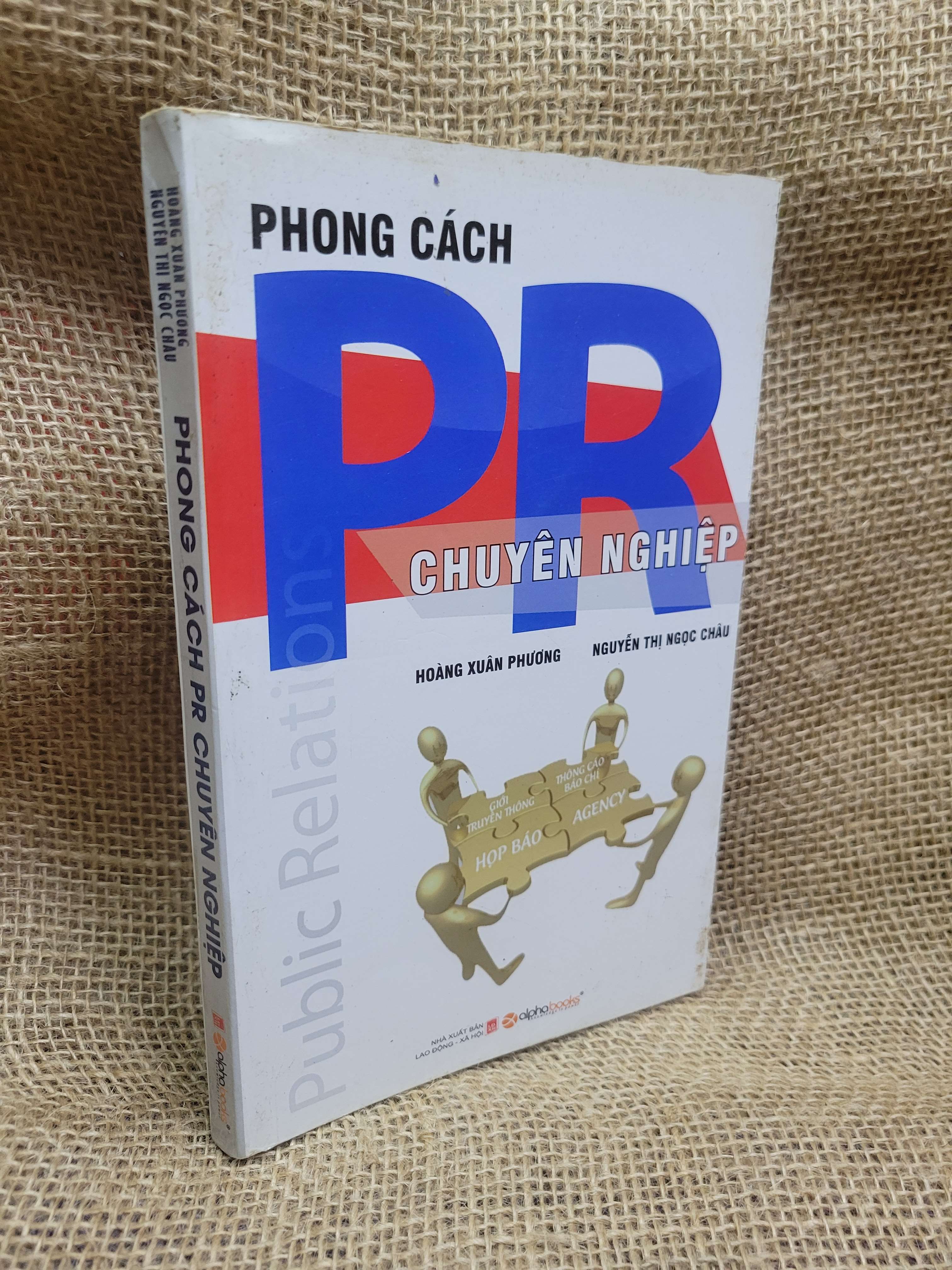 Phong cách Pr chuyên nghiệp - Hoàng Xuân Phương, Nguyễn Thị Ngọc Châu 2012 mới 70% bẩn bìa, ố, có chữ viết (Kinh doanh - Marketing) HCM