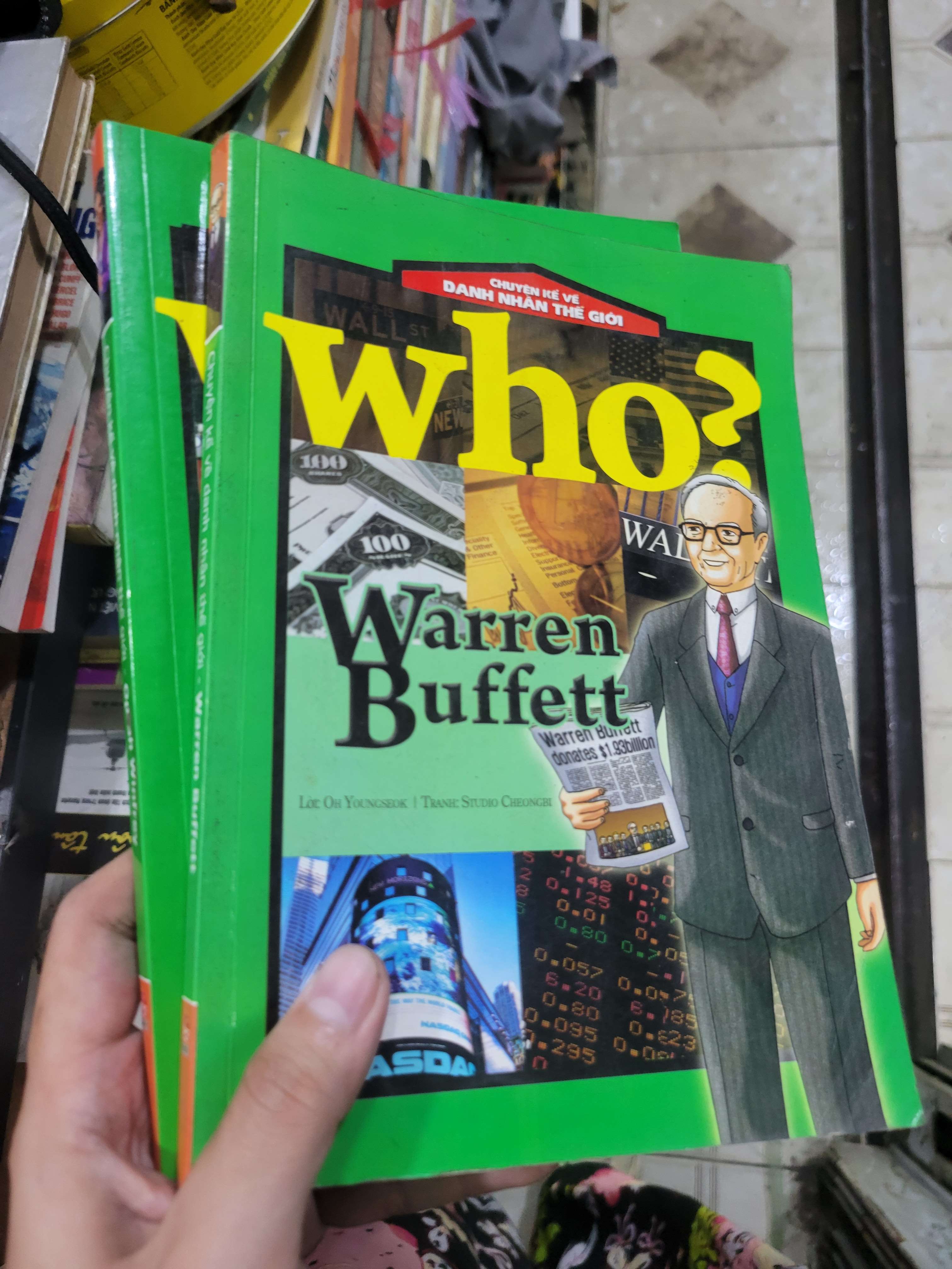 2 cuốn Chuyện kể về danh nhân thế giới (Warren Buffett, Oprah Winfrey) mới 80% ố, bẩn bìa (Sách Danh nhân) BGB