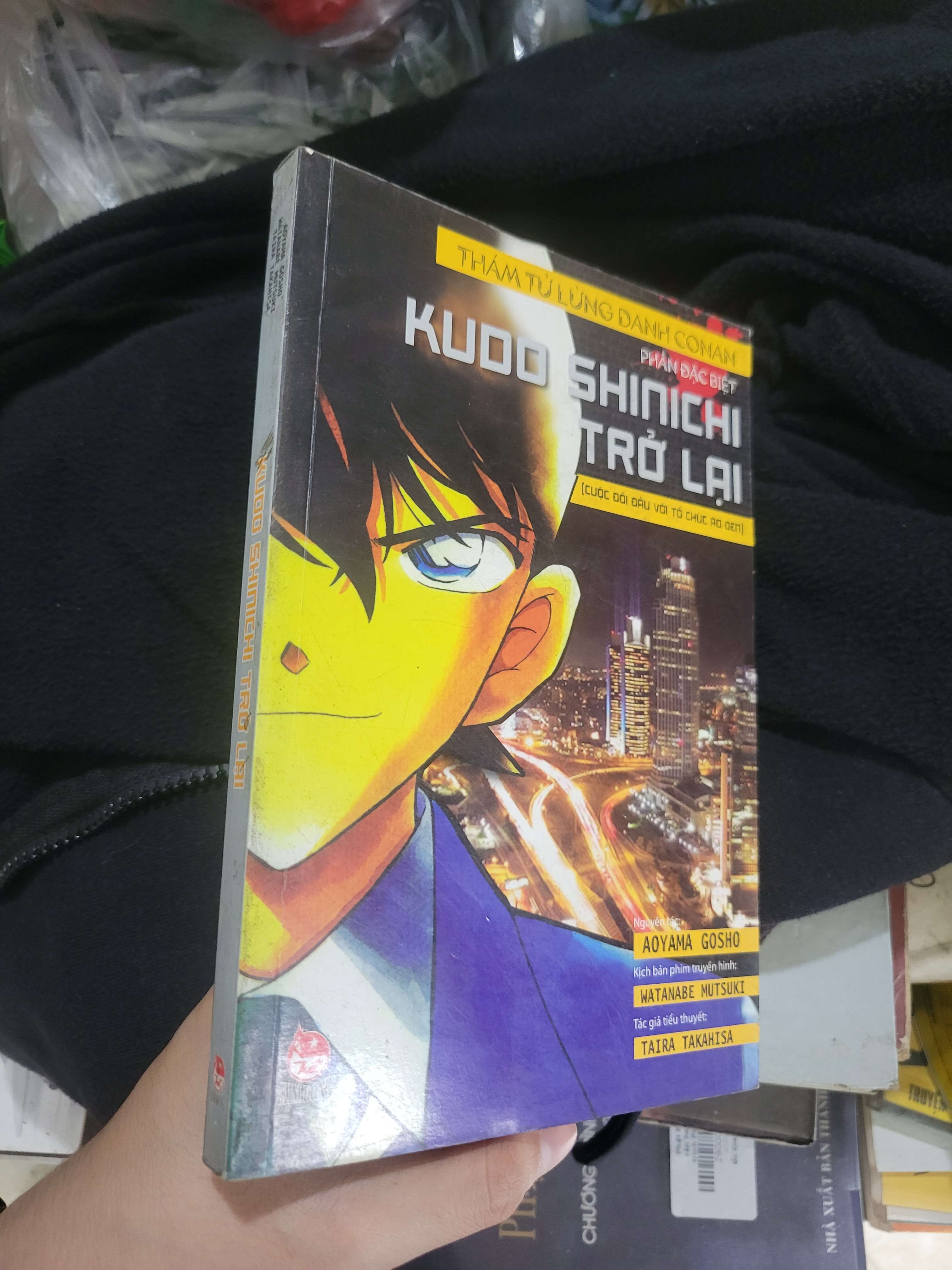 Kudo Shinichi trở lại (Cuộc đối đầu với tổ chức áo đen) - Aoyama Gosho mới 80% bẩn bìa, ố (Sách văn học) BGB