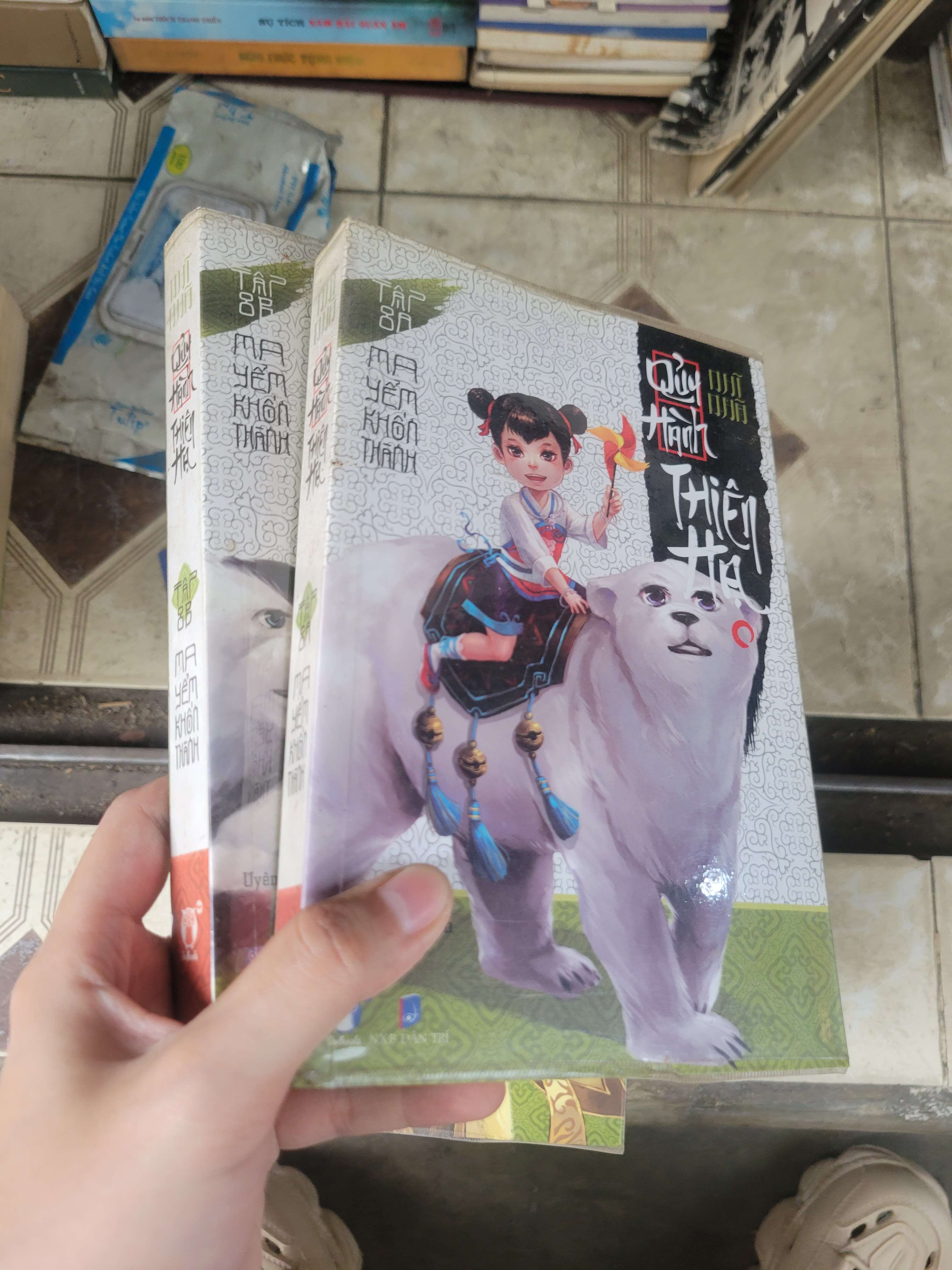 2 cuốn Quỷ hành thiên hạ - Nhĩ Nhã (tập 8A-B) mới 80% ố, bẩn bìa (Sách văn học) BGB