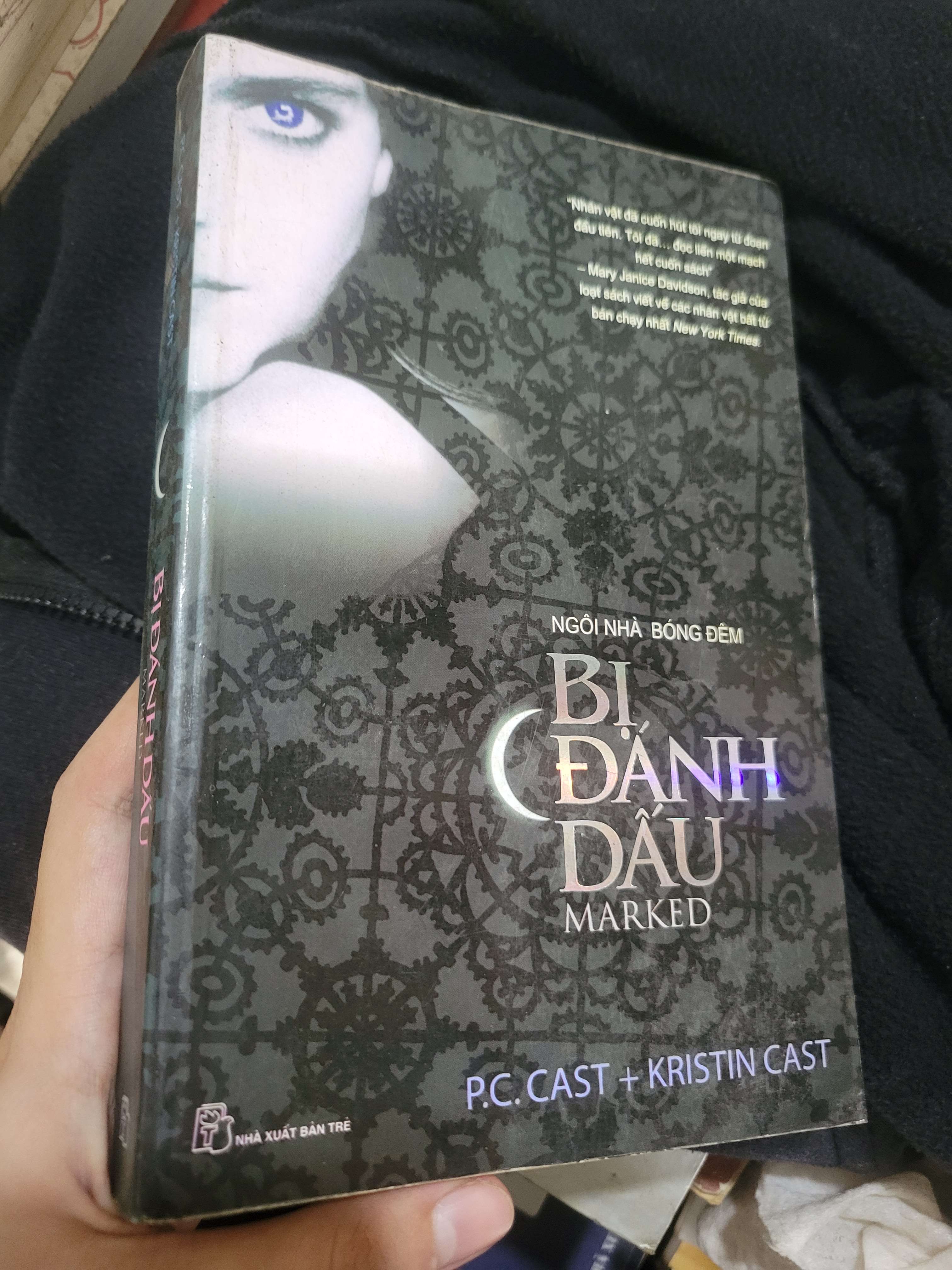Bị đánh dấu - P.C.Cats + Kristin Cats 2010 mới 80% ố, bẩn bìa (Sách văn học) BGB