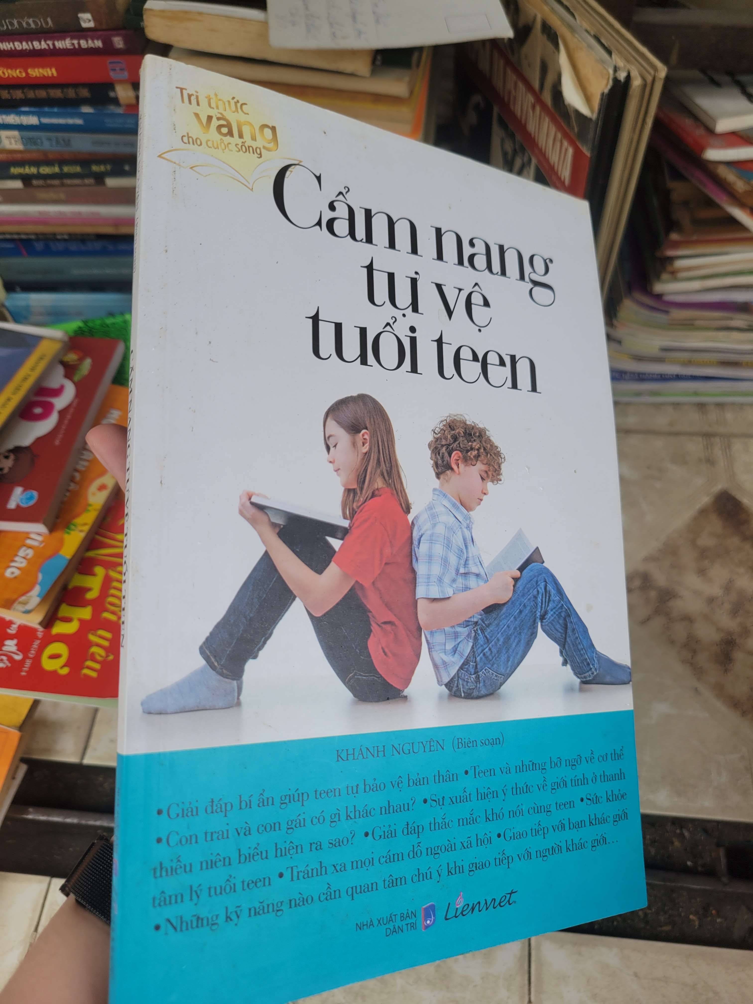 Cẩm nang tự vệ tuổi teen - Khánh Nguyên 2017 mới 80% ố, bẩn bìa (Kiến thức - kỹ năng cho con) BGB