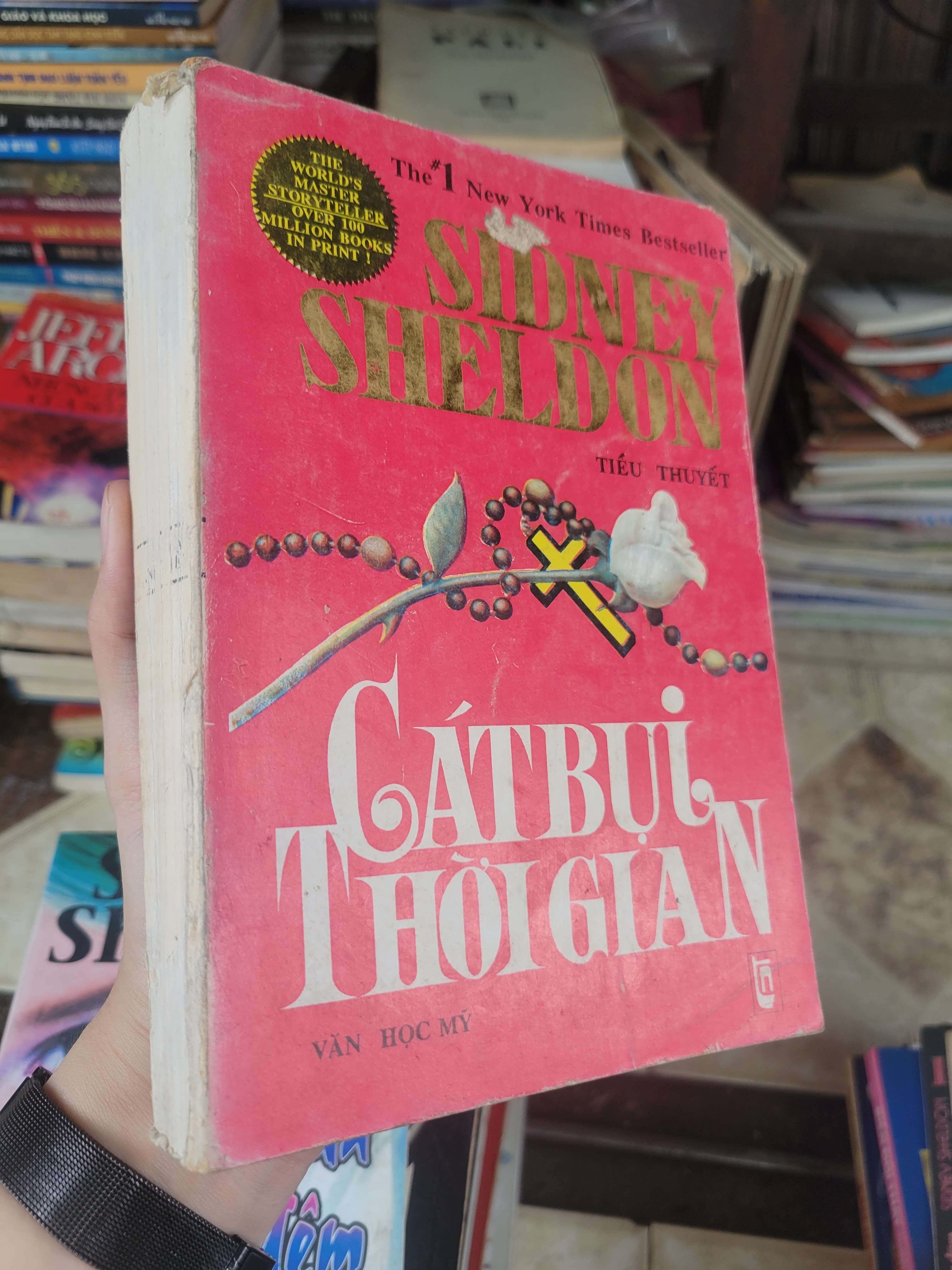 Cát bụi thời gian - Sidney Sheldon 1991 mới 70% bẩn bìa, ố, bị vẽ (Sách văn học) BGB