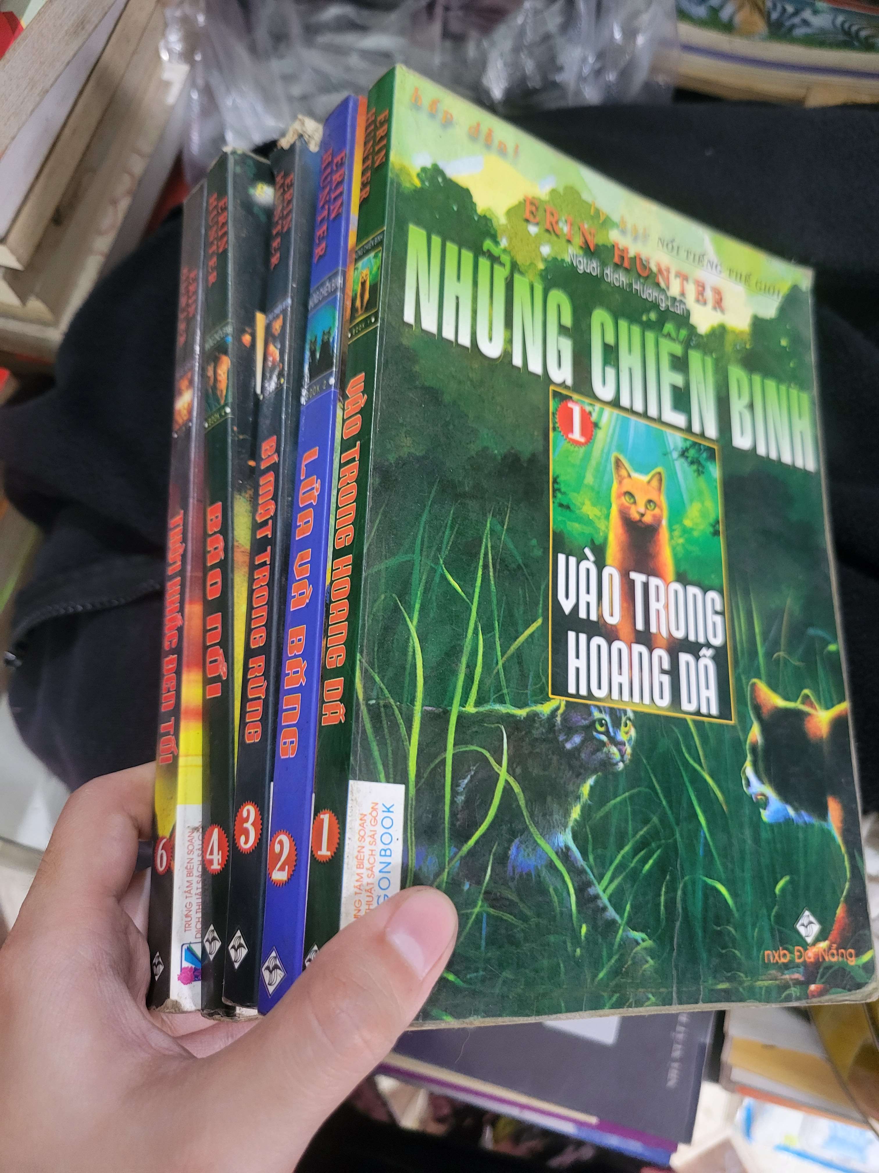5 cuốn Những chiến binh - Erin Hunter (thiếu tập 5)mới 70% bẩn bìa, ố, tróc bìa, tróc gáy (Sách văn học) BGB
