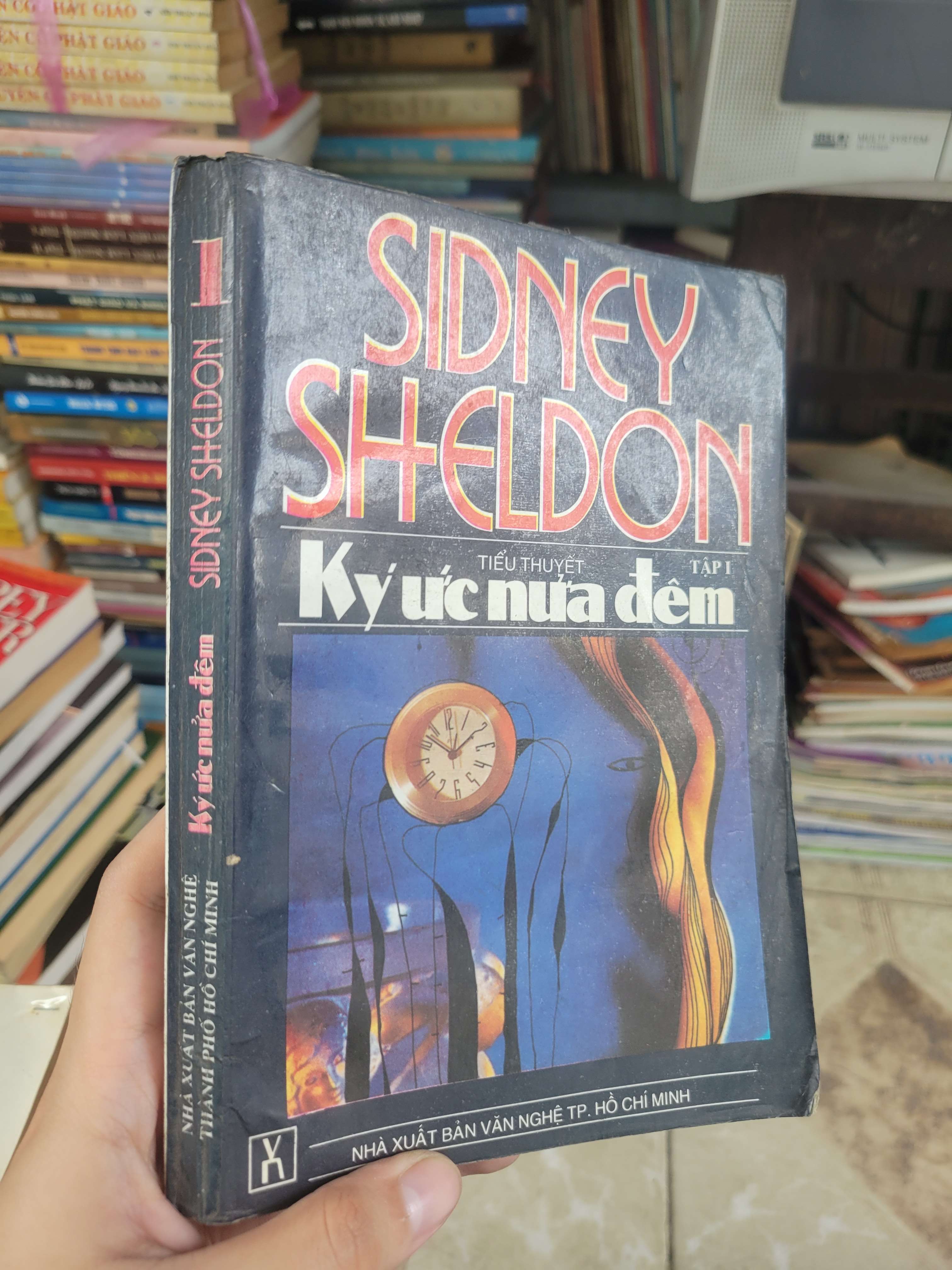 Ký ức nửa đêm tập 1 - Sidney Sheldon 1996 mới 80% ố, bẩn bìa (Sách văn học) BGB