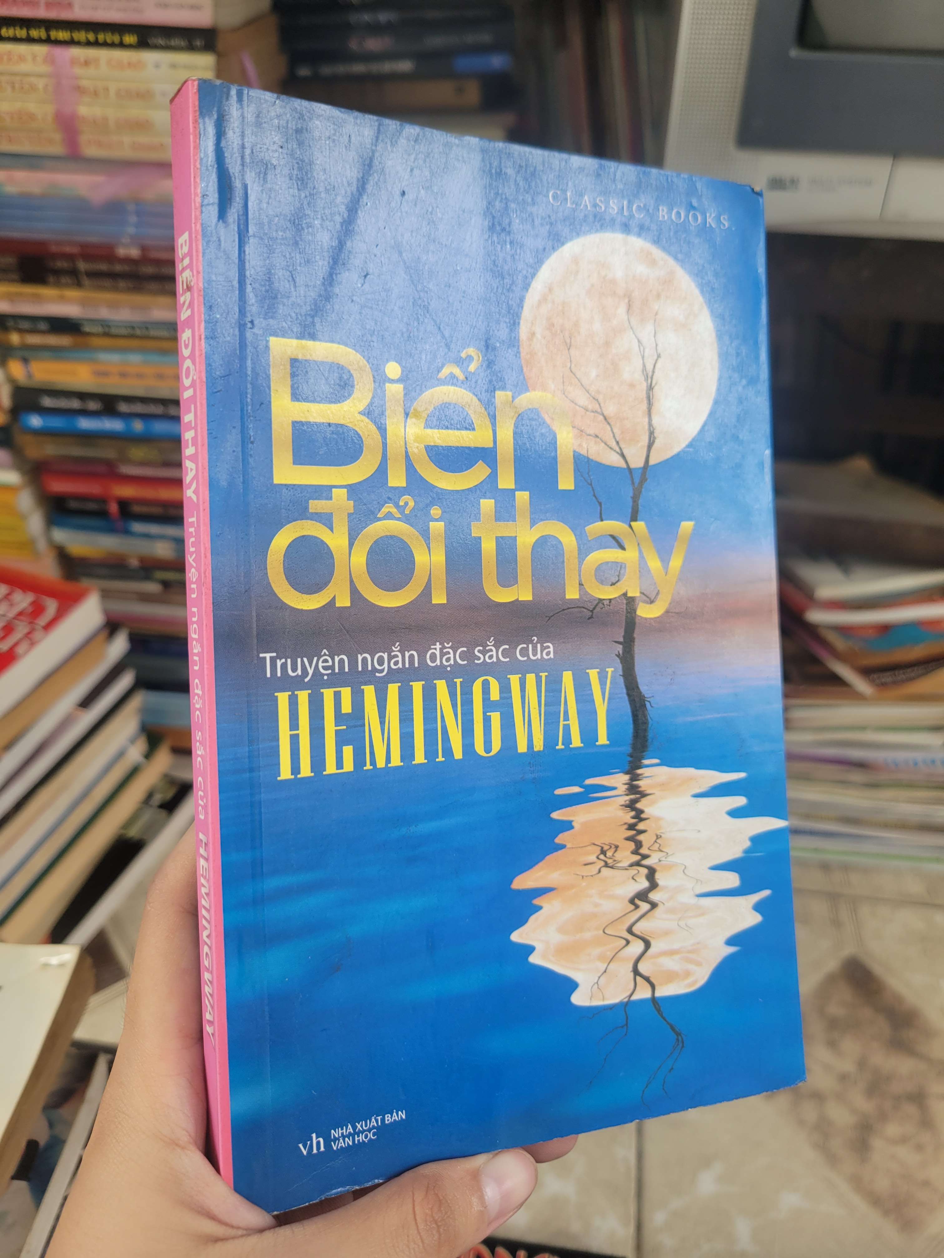 Biển đổi thay truyện ngắn đặc sắc của Hemingway 2015 mới 80% ố, bẩn bìa (Sách văn học) BGB