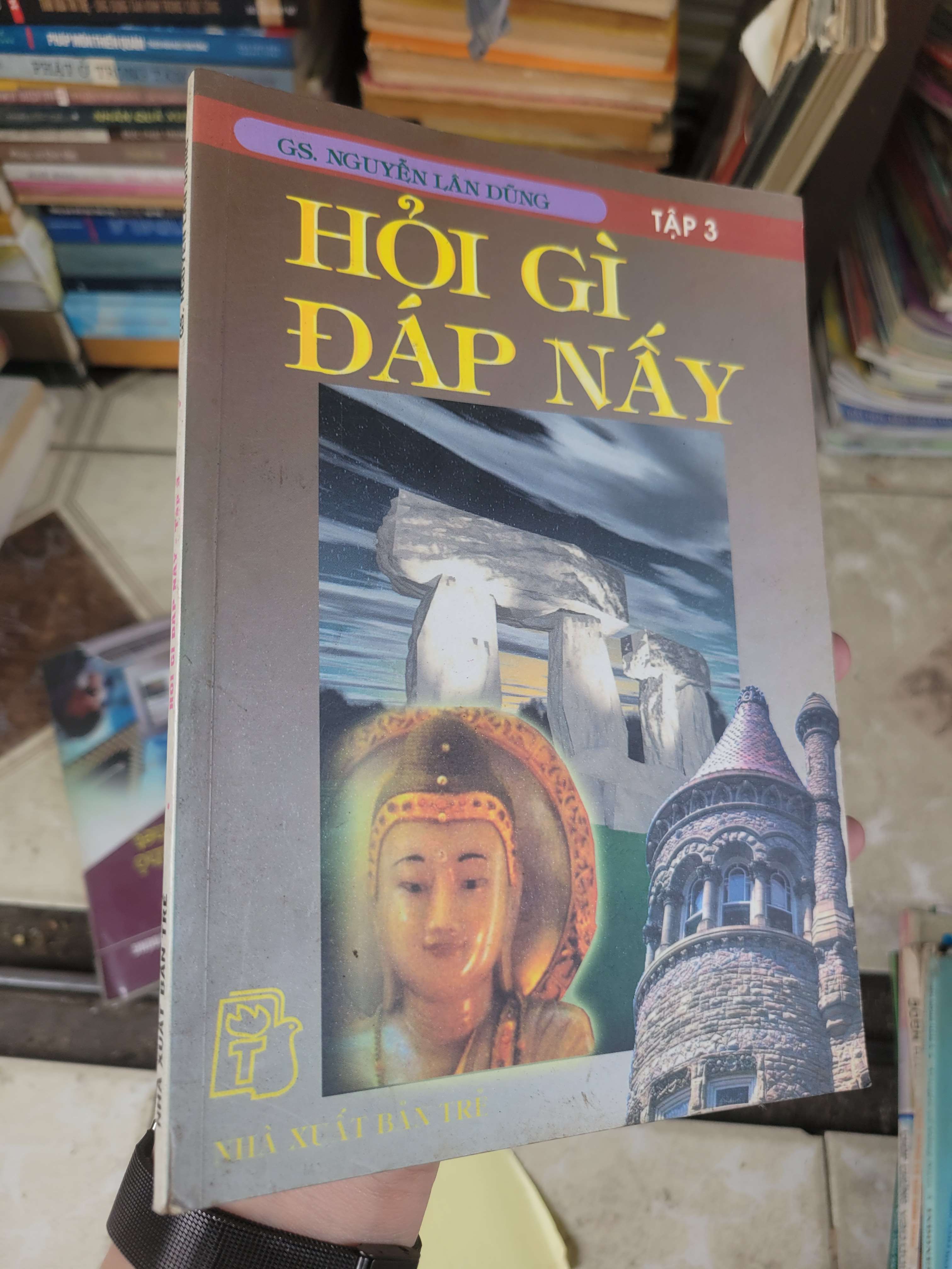 Hỏi gì đáp nấy tập 3 - Gs. Nguyễn Lân Dũng 2001 mới 80% ố, bẩn bìa (Sách kiến thức tổng hợp) BGB
