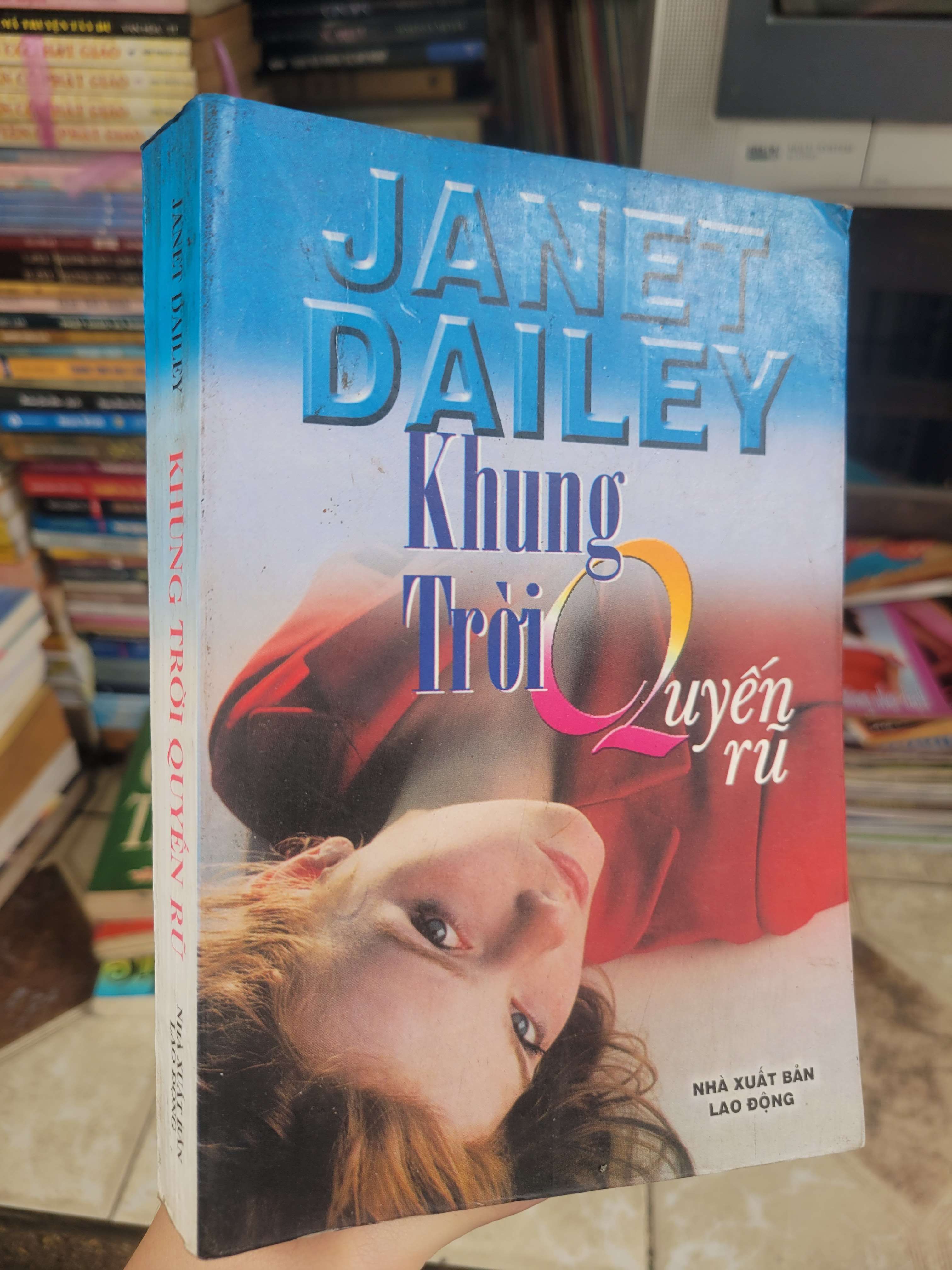 Khung trời quyến rũ - Janet Dailey 2001 mới 80% ố, bẩn bìa (Sách văn học) BGB
