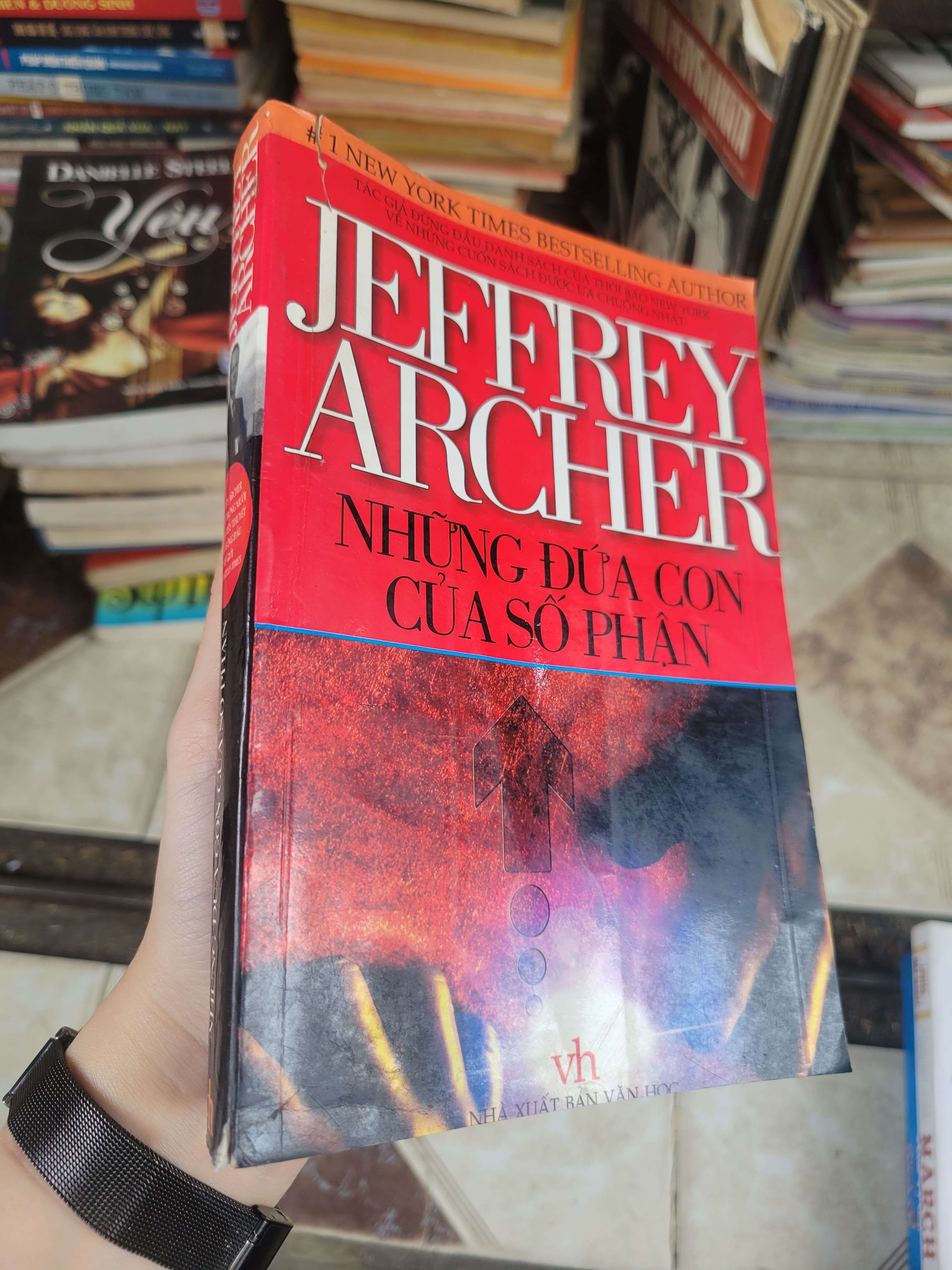 Những đứa con của số phận - Jeffrey Archer 2004 mới 80% ố, bẩn bìa (Sách văn học) BGB