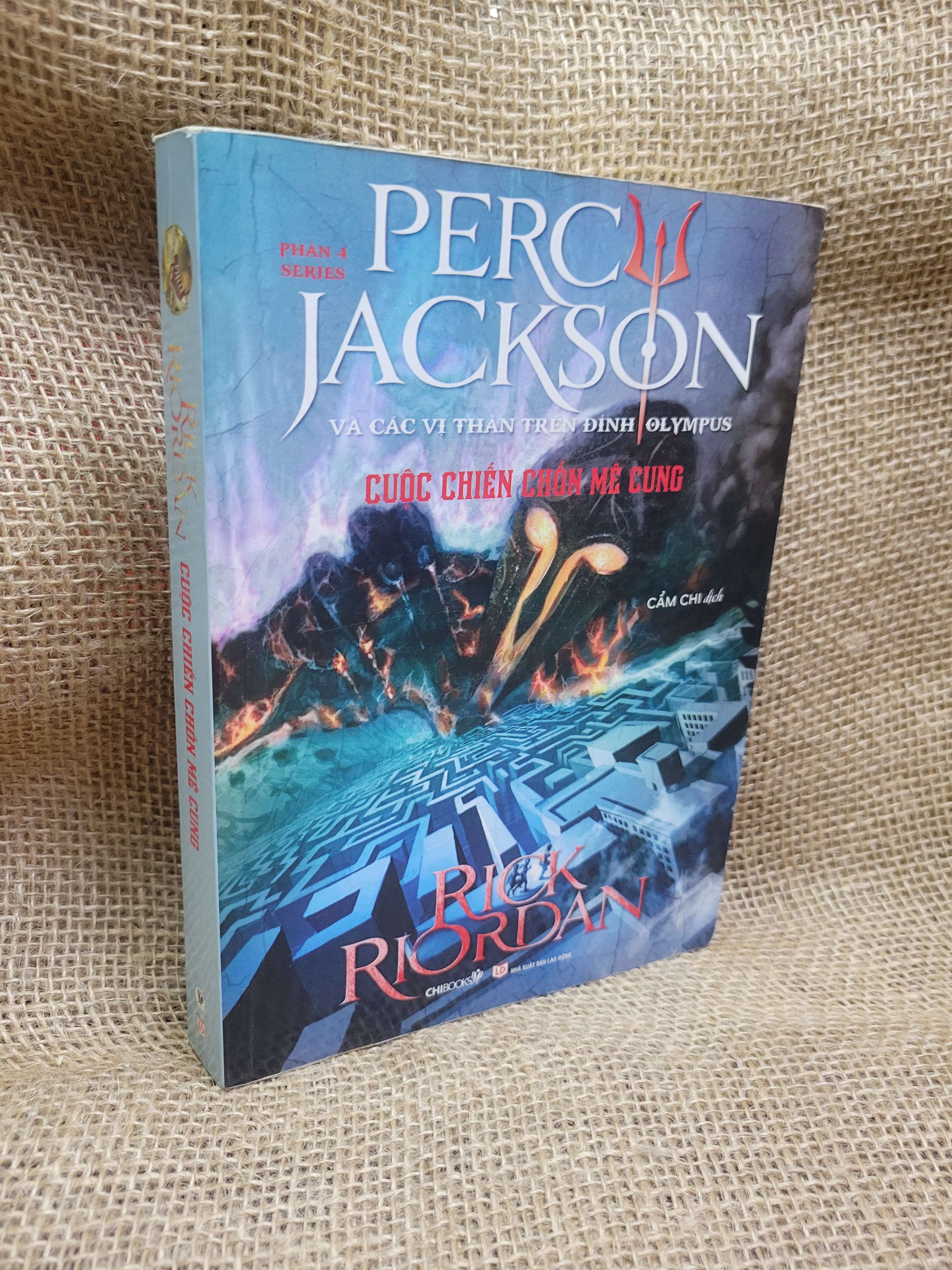 Perc Jackson và các vị thần trên đỉnh Olympus: Cuộc chiến chốn mê cung - Rick Riordan 2018 mới 80% ố, bẩn bìa (Sách văn học) HCM
