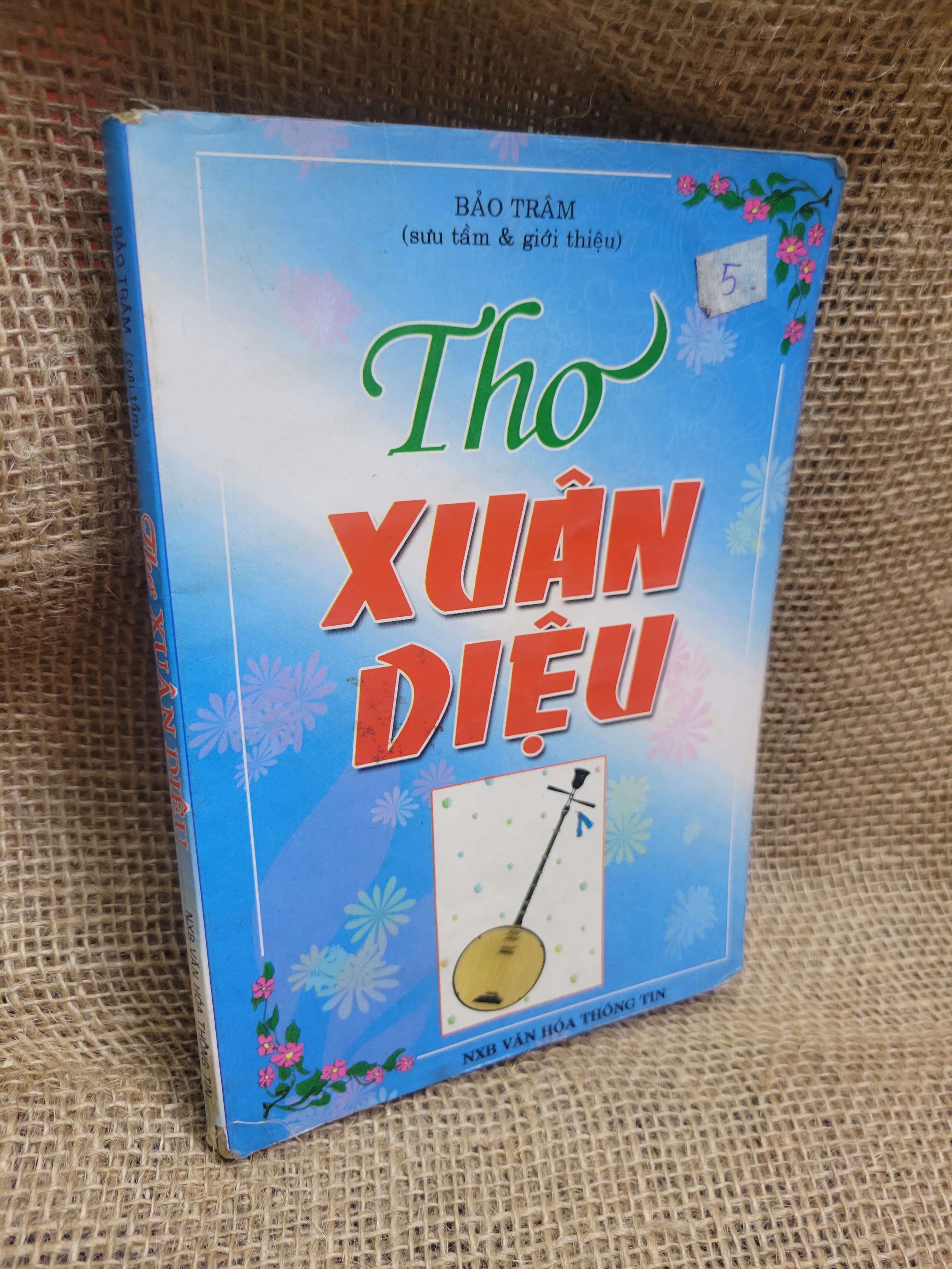 Thơ Xuân Diệu - Bảo Trâm 2009 mới 70% bẩn bìa, ố, bung gáy, tróc gáy (thơ - ca dao - tục ngữ) HCM