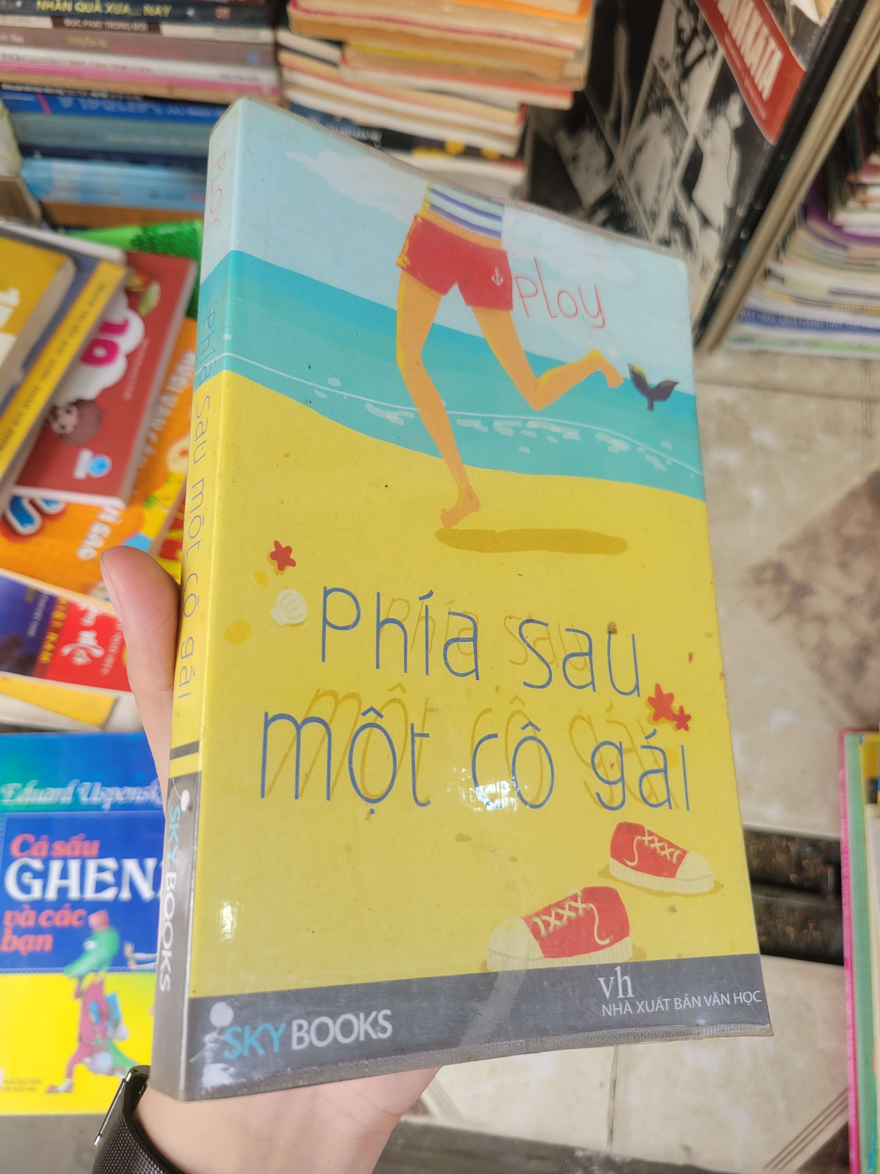 Phía sau một cô gái - Ploy 2014 mới 80% ố, bẩn bìa (Sách văn học) BGB